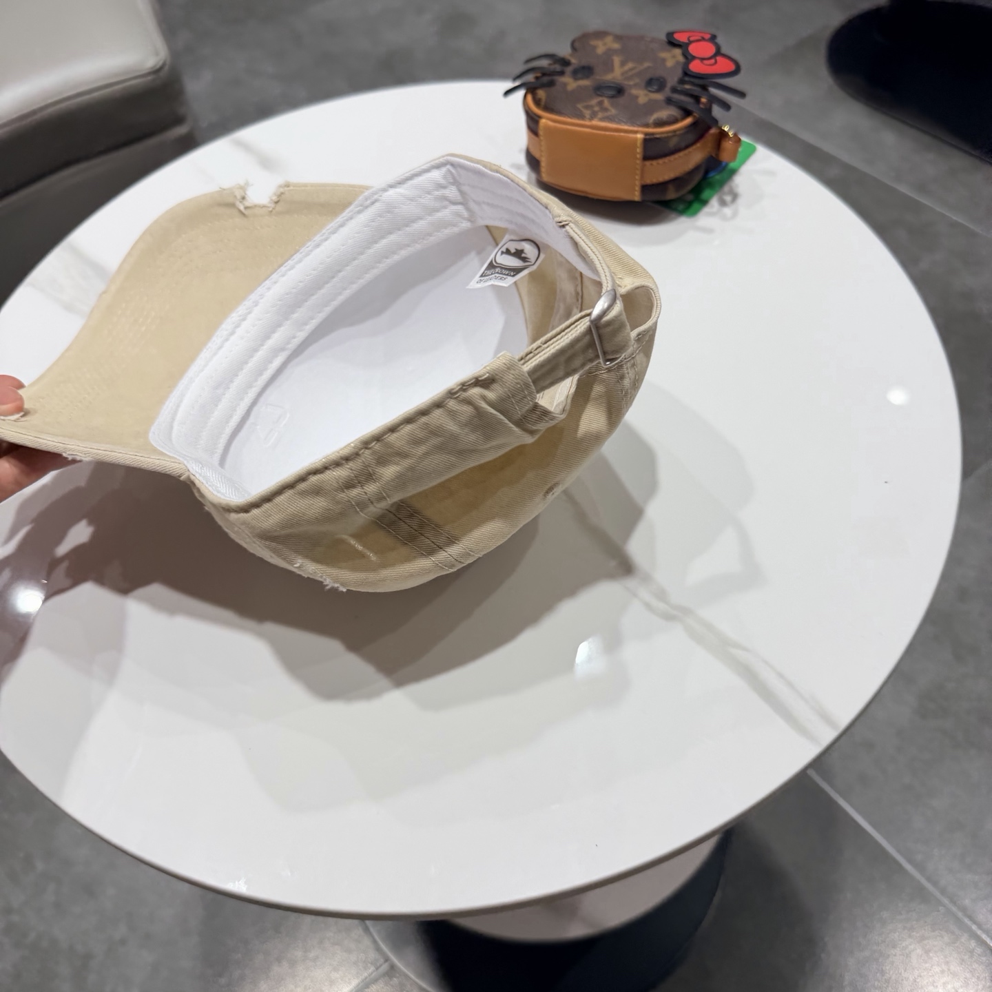 FEND*芬迪棒球帽🧢芬迪家的帽型简直无可挑剔！巨正！气场强大！高颜值在线，分分钟ko市场版本！首批上架