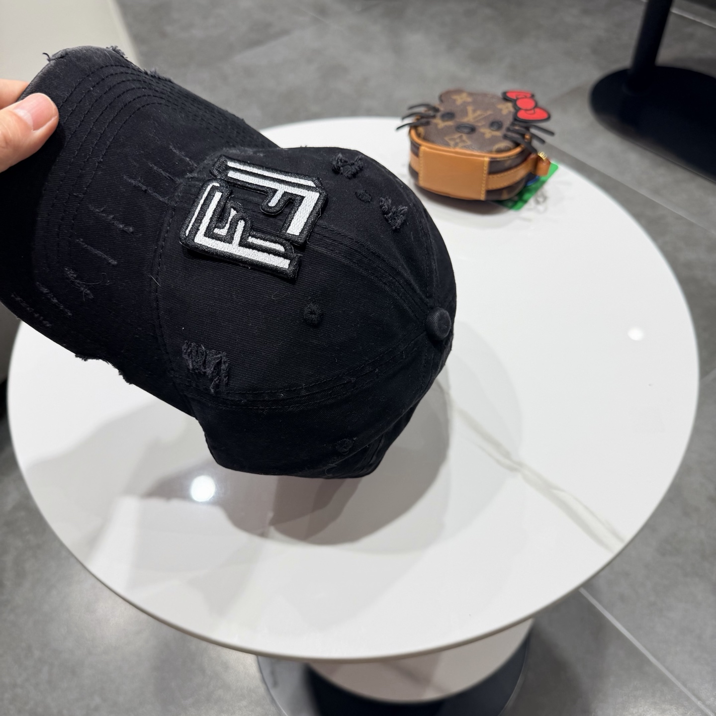 FEND*芬迪棒球帽🧢芬迪家的帽型简直无可挑剔！巨正！气场强大！高颜值在线，分分钟ko市场版本！首批上架