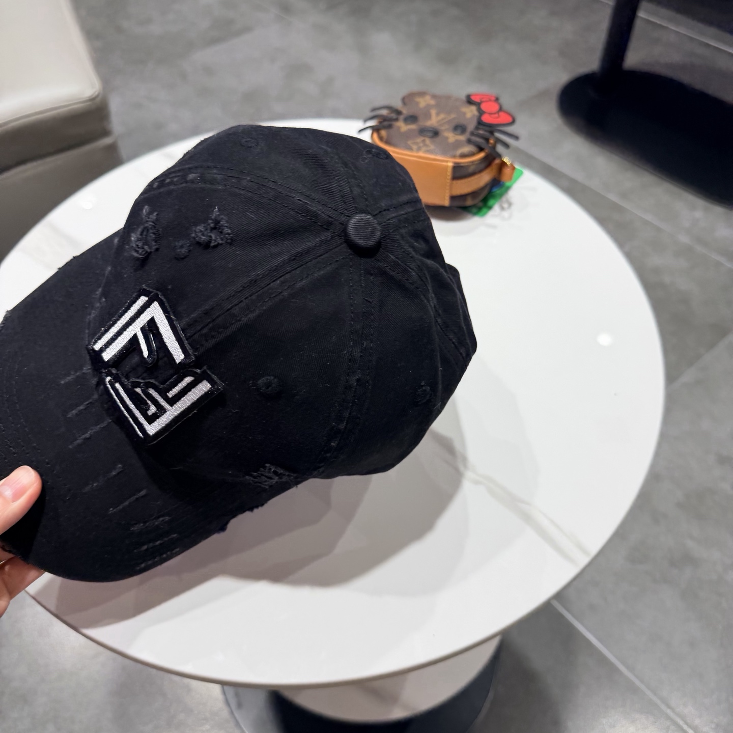 FEND*芬迪棒球帽🧢芬迪家的帽型简直无可挑剔！巨正！气场强大！高颜值在线，分分钟ko市场版本！首批上架