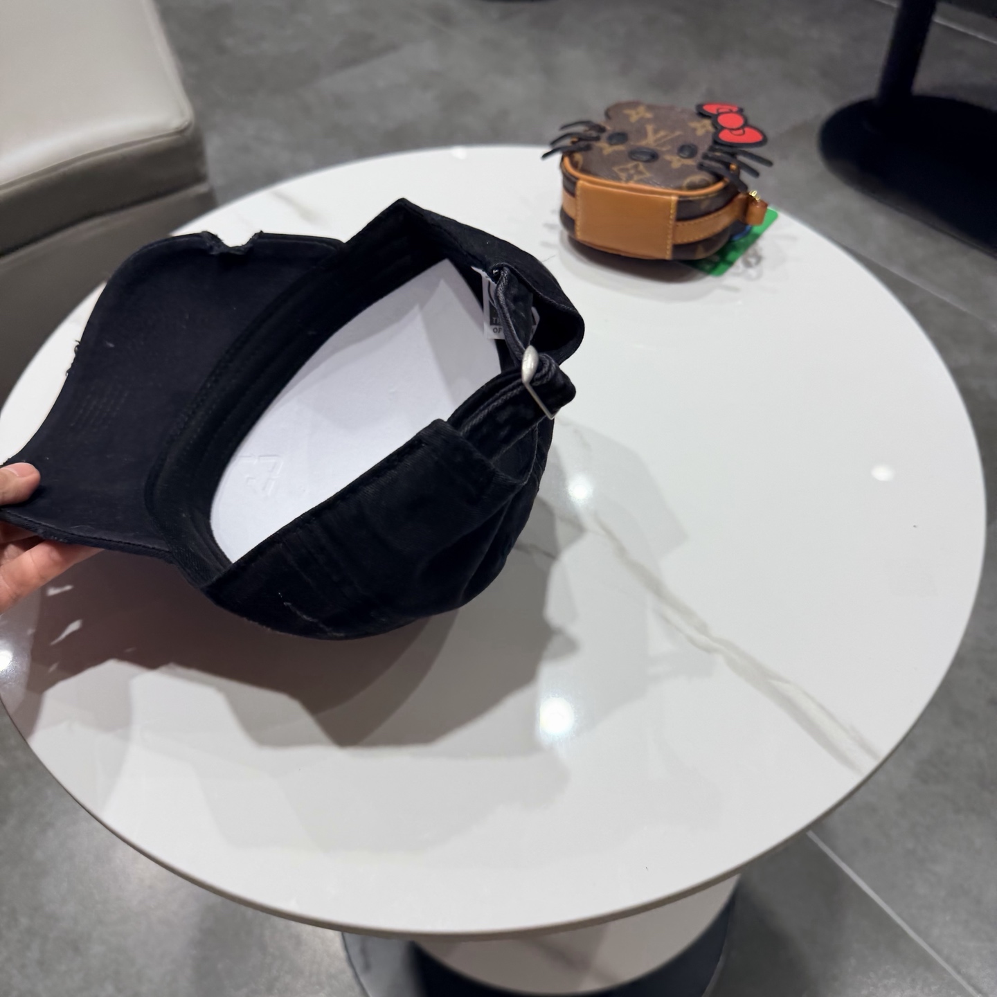 FEND*芬迪棒球帽🧢芬迪家的帽型简直无可挑剔！巨正！气场强大！高颜值在线，分分钟ko市场版本！首批上架