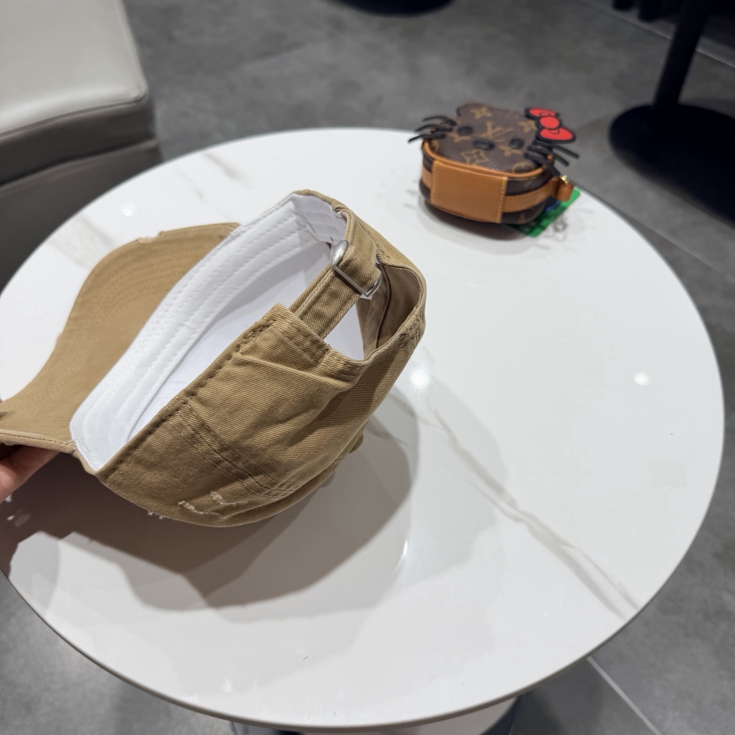 FEND*芬迪棒球帽🧢芬迪家的帽型简直无可挑剔！巨正！气场强大！高颜值在线，分分钟ko市场版本！首批上架