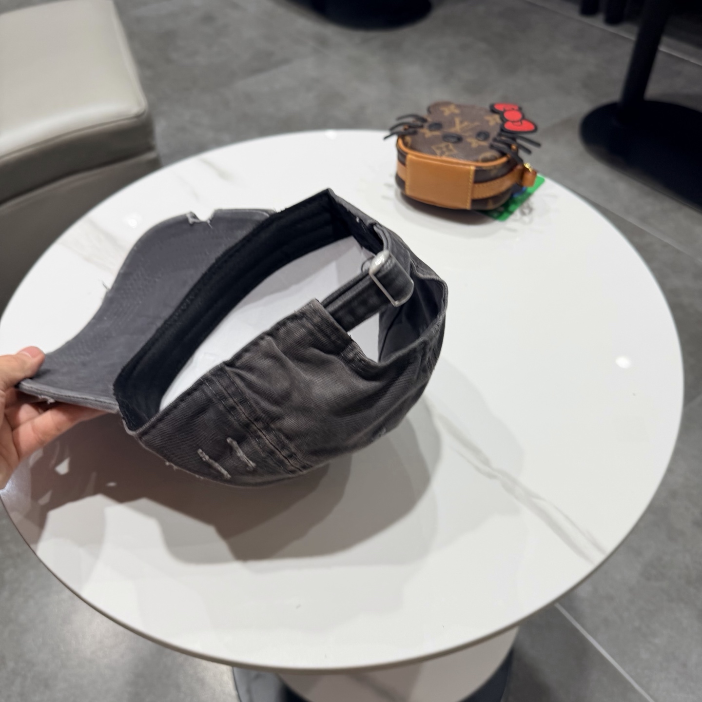 FEND*芬迪棒球帽🧢芬迪家的帽型简直无可挑剔！巨正！气场强大！高颜值在线，分分钟ko市场版本！首批上架