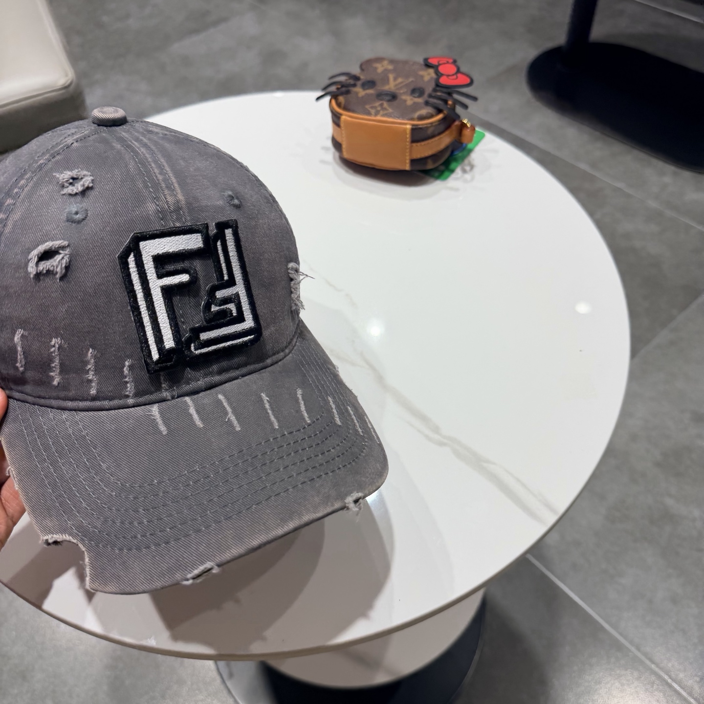 FEND*芬迪棒球帽🧢芬迪家的帽型简直无可挑剔！巨正！气场强大！高颜值在线，分分钟ko市场版本！首批上架