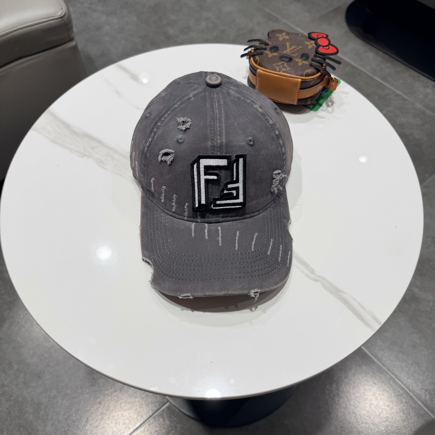 FEND*芬迪棒球帽🧢芬迪家的帽型简直无可挑剔！巨正！气场强大！高颜值在线，分分钟ko市场版本！首批上架