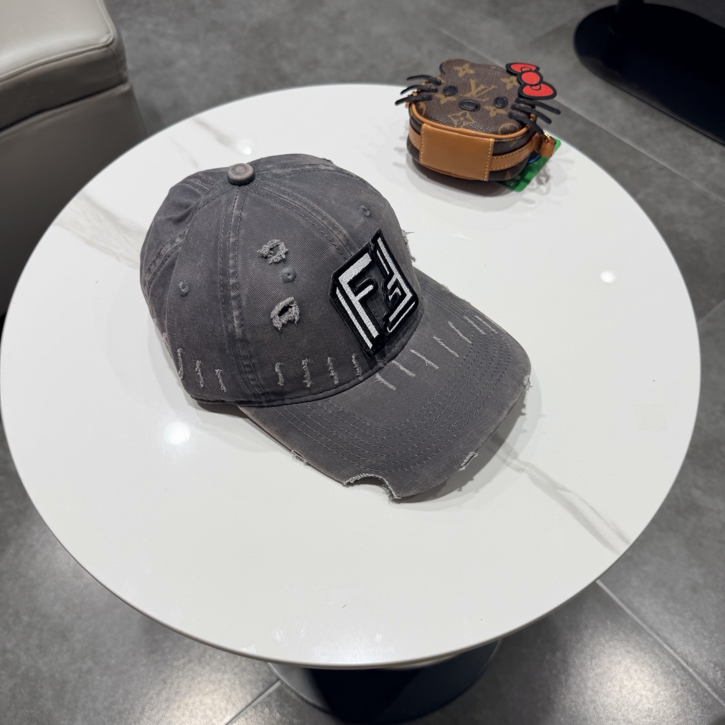 FEND*芬迪棒球帽🧢芬迪家的帽型简直无可挑剔！巨正！气场强大！高颜值在线，分分钟ko市场版本！首批上架