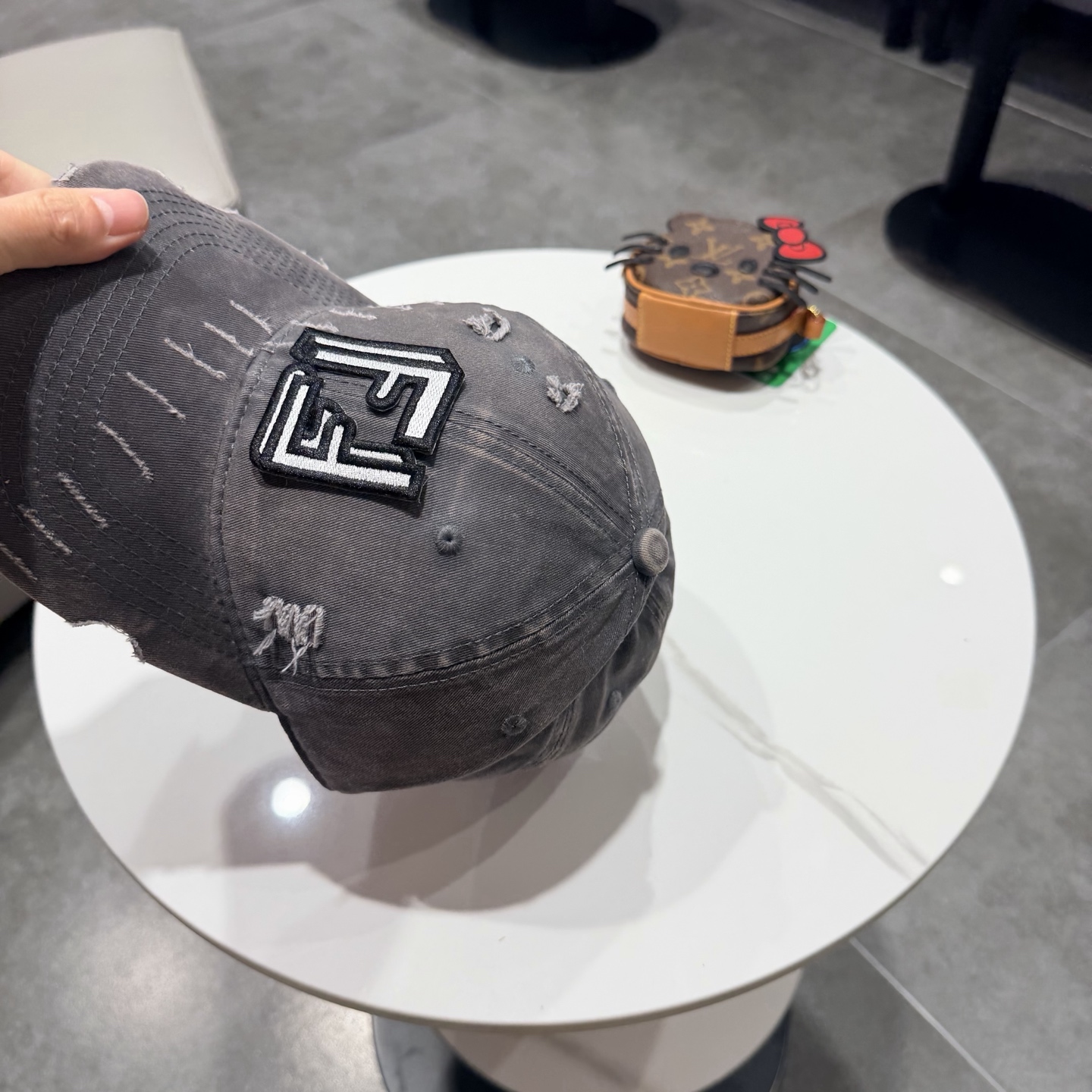 FEND*芬迪棒球帽🧢芬迪家的帽型简直无可挑剔！巨正！气场强大！高颜值在线，分分钟ko市场版本！首批上架