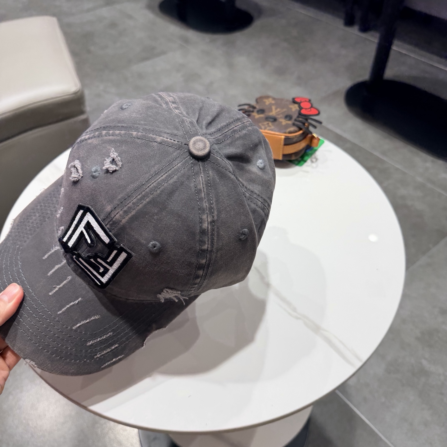 FEND*芬迪棒球帽🧢芬迪家的帽型简直无可挑剔！巨正！气场强大！高颜值在线，分分钟ko市场版本！首批上架