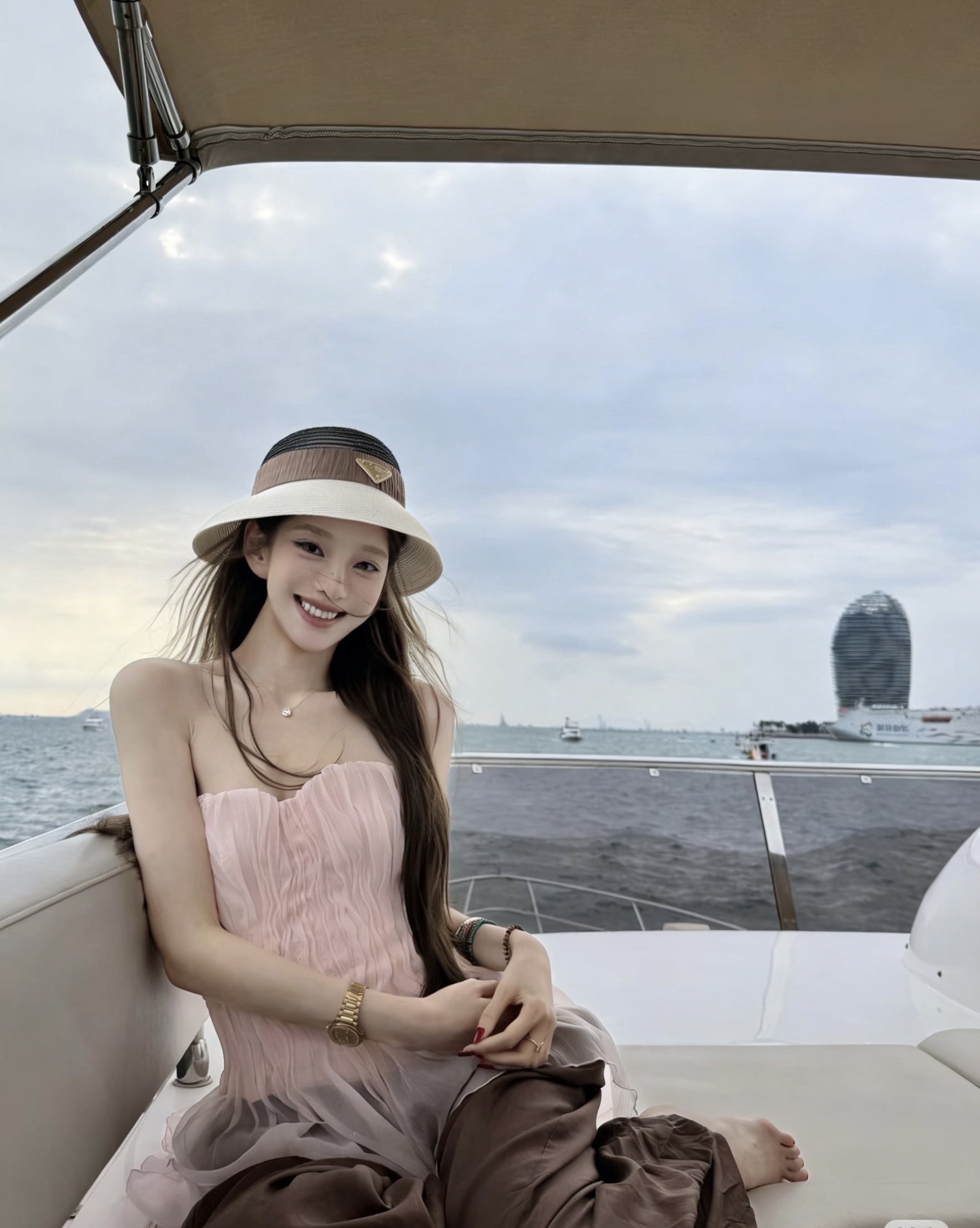 PRADA普拉达草帽， 简约百搭款，头围57cm