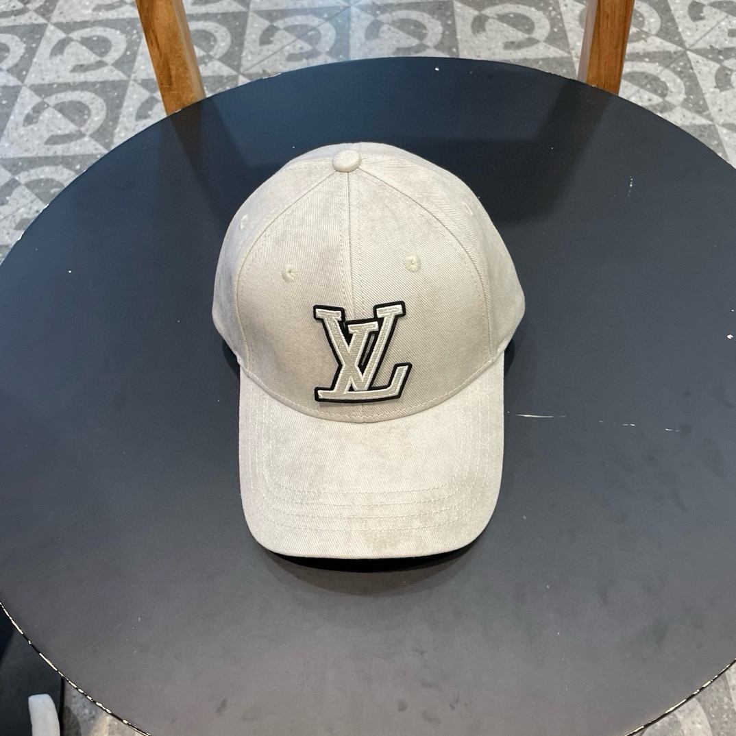 路易威登棒球帽LouisVuitton👒😍新款LV棒球帽，重工打造♥完美刺绣，高端大气，百搭款🤗男女通用