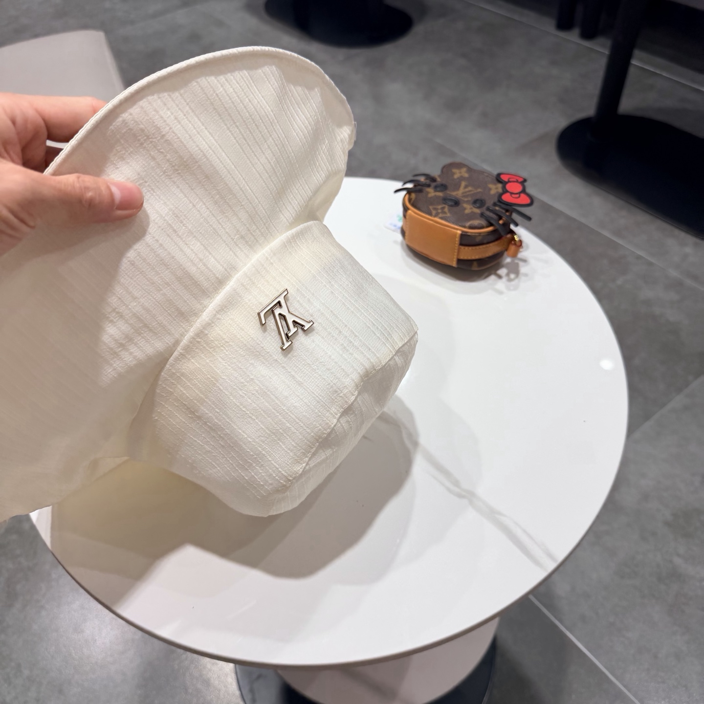 LV路易威登优雅赫本风女士遮阳盆帽大檐边可折叠韩黛俪春秋夏防晒渔夫太阳帽