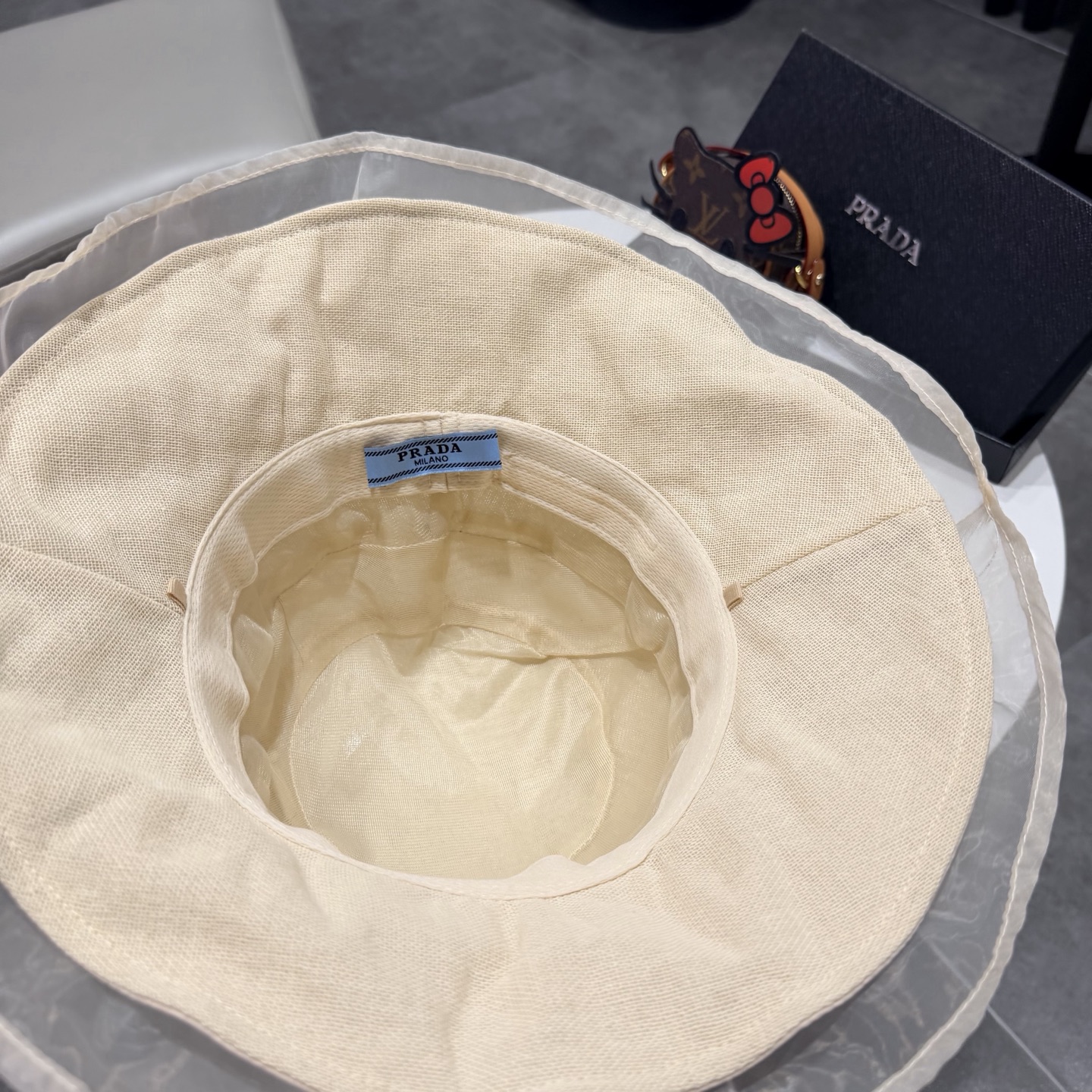 普拉达Prada个性百搭双层欧根纱帽遮显瘦渔夫帽子女春夏时尚平顶帽网红盆帽潮