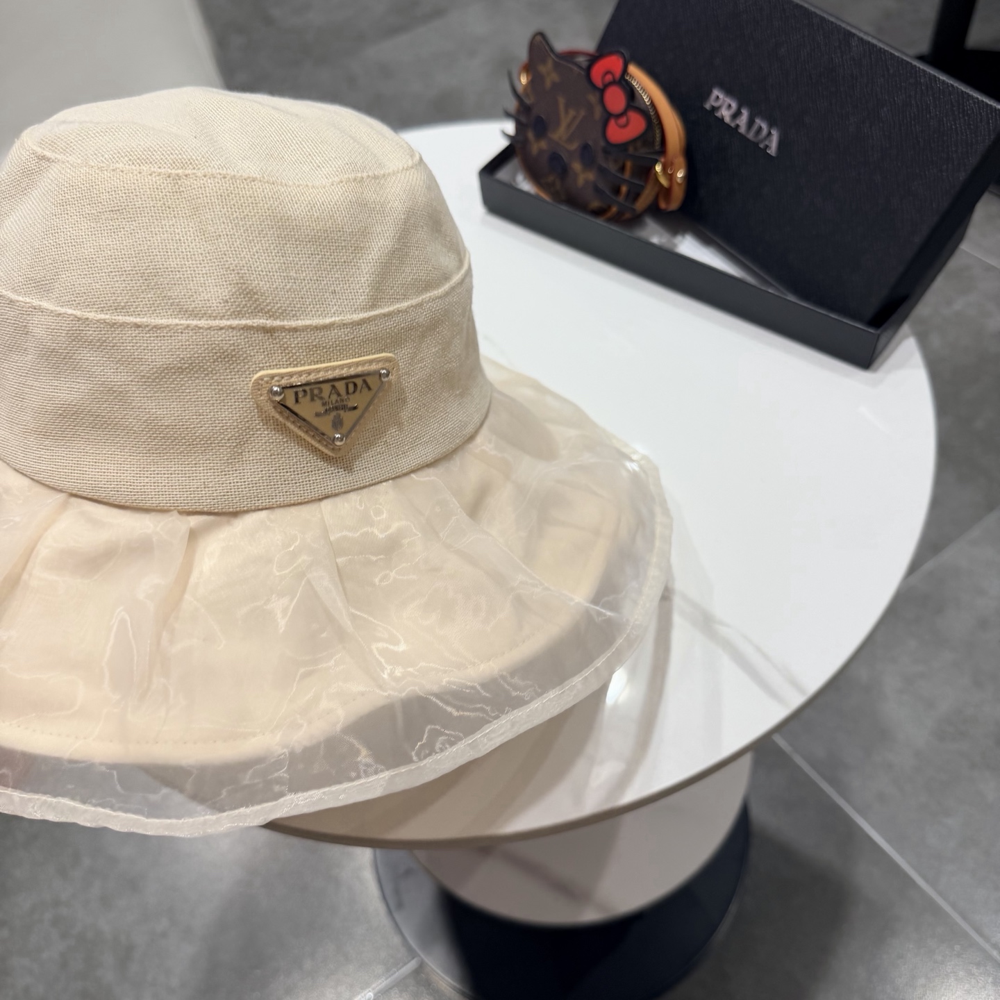 普拉达Prada个性百搭双层欧根纱帽遮显瘦渔夫帽子女春夏时尚平顶帽网红盆帽潮