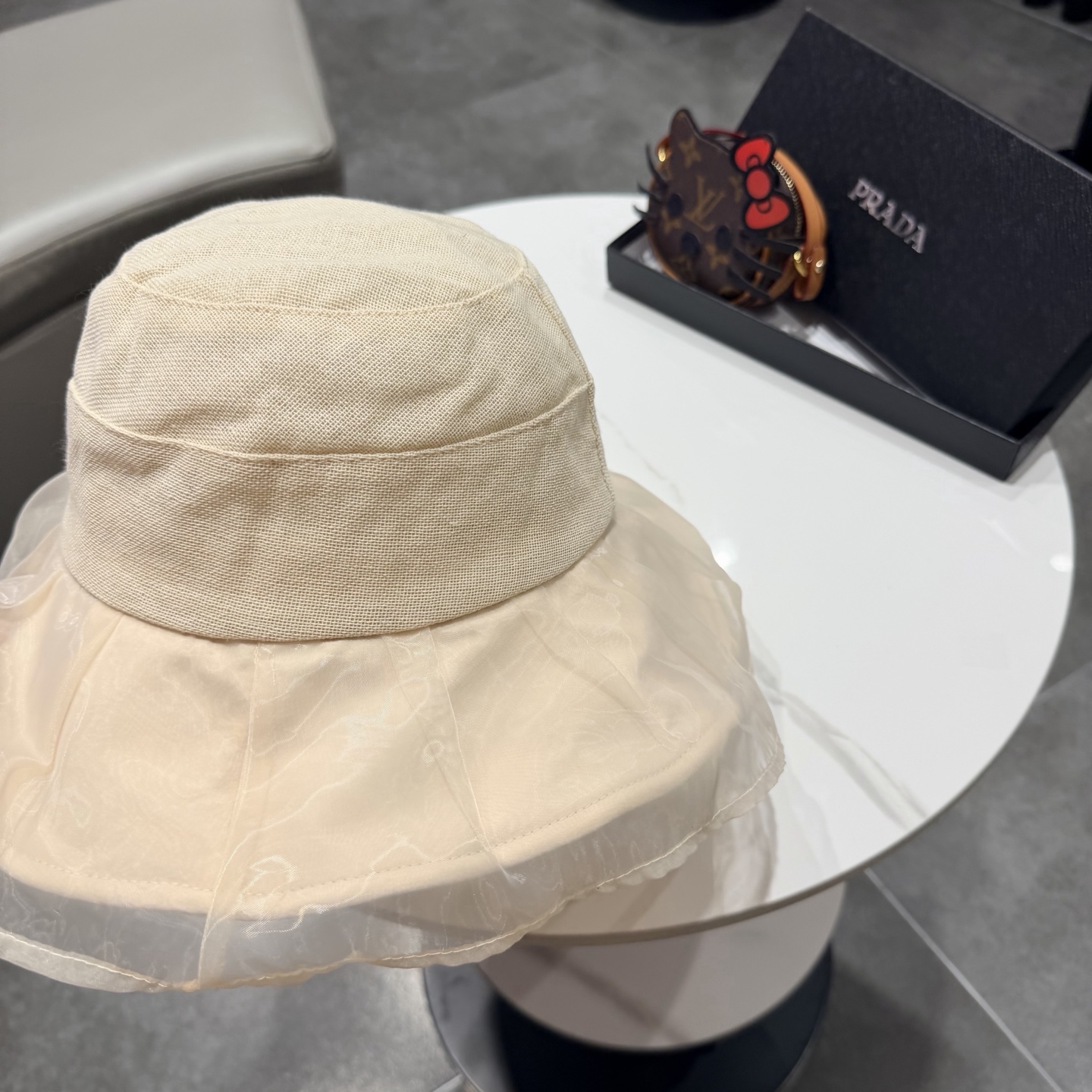 普拉达Prada个性百搭双层欧根纱帽遮显瘦渔夫帽子女春夏时尚平顶帽网红盆帽潮