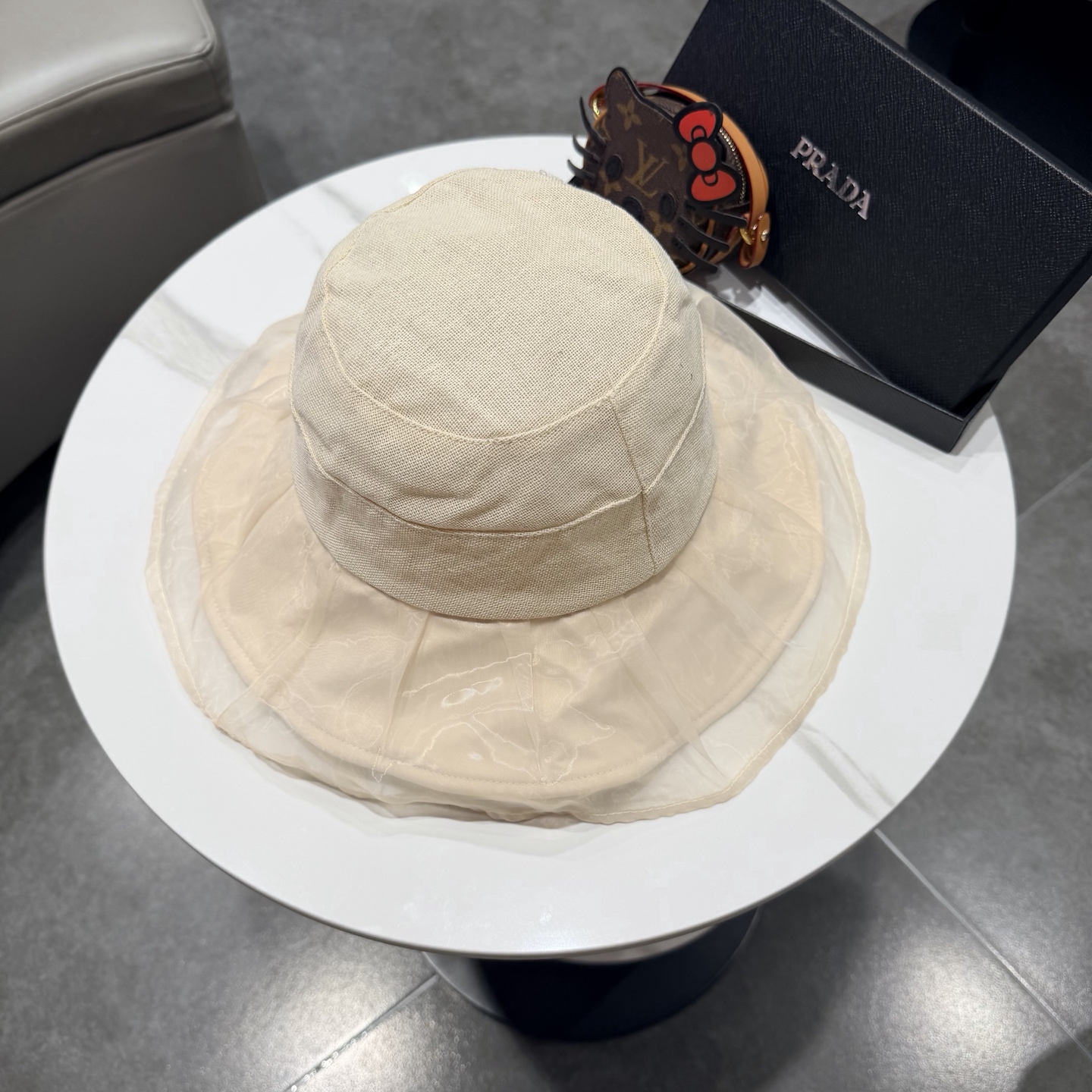 普拉达Prada个性百搭双层欧根纱帽遮显瘦渔夫帽子女春夏时尚平顶帽网红盆帽潮