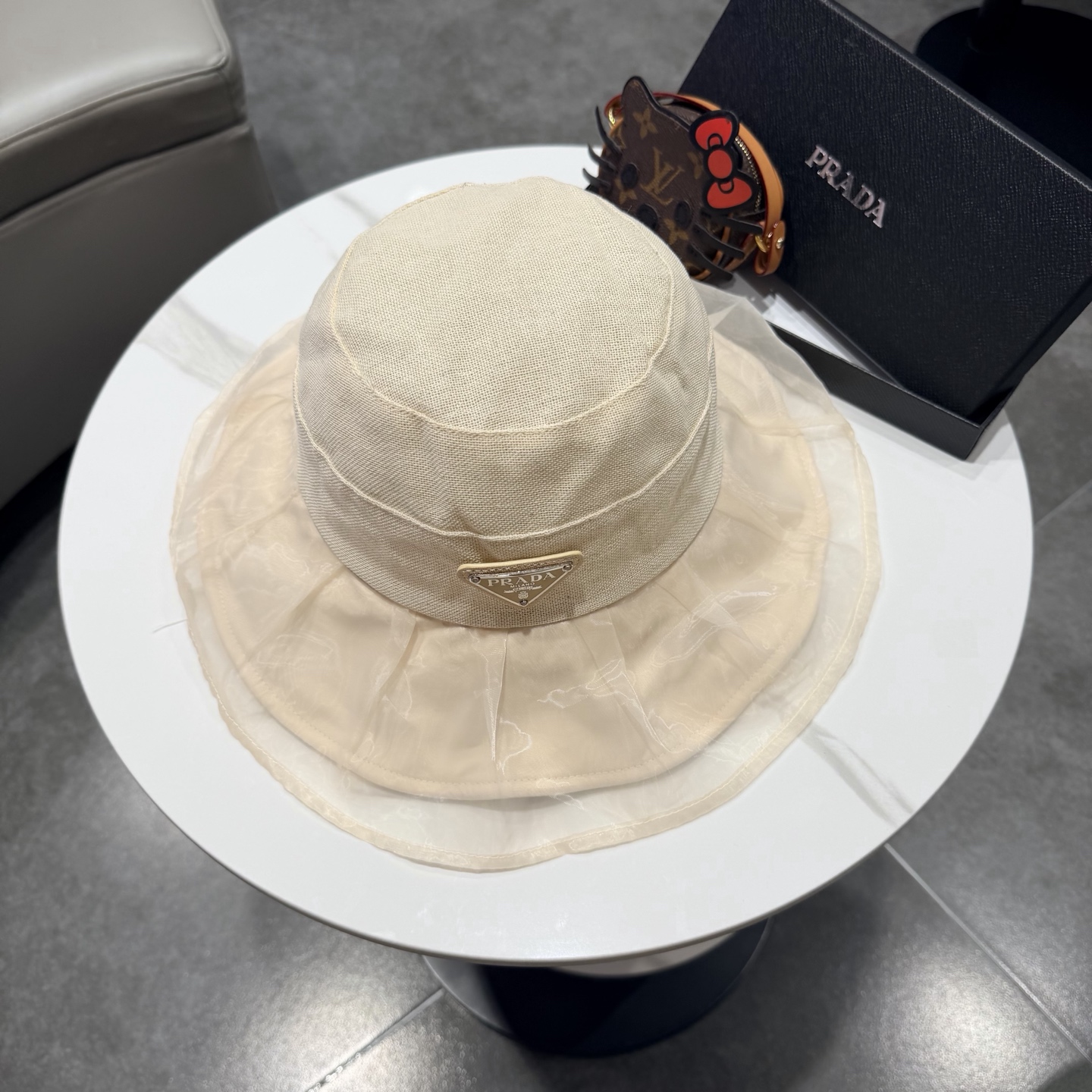 普拉达Prada个性百搭双层欧根纱帽遮显瘦渔夫帽子女春夏时尚平顶帽网红盆帽潮