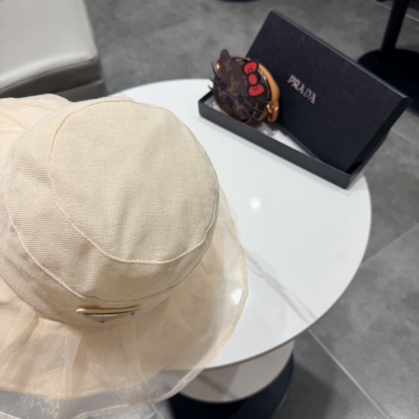 普拉达Prada个性百搭双层欧根纱帽遮显瘦渔夫帽子女春夏时尚平顶帽网红盆帽潮