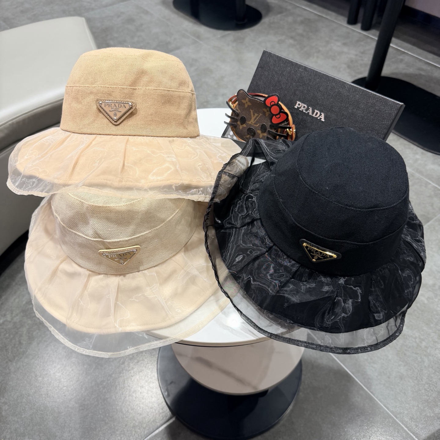 普拉达Prada个性百搭双层欧根纱帽遮显瘦渔夫帽子女春夏时尚平顶帽网红盆帽潮