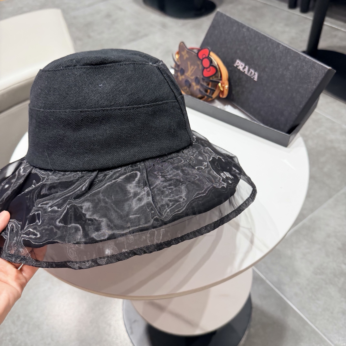 普拉达Prada个性百搭双层欧根纱帽遮显瘦渔夫帽子女春夏时尚平顶帽网红盆帽潮
