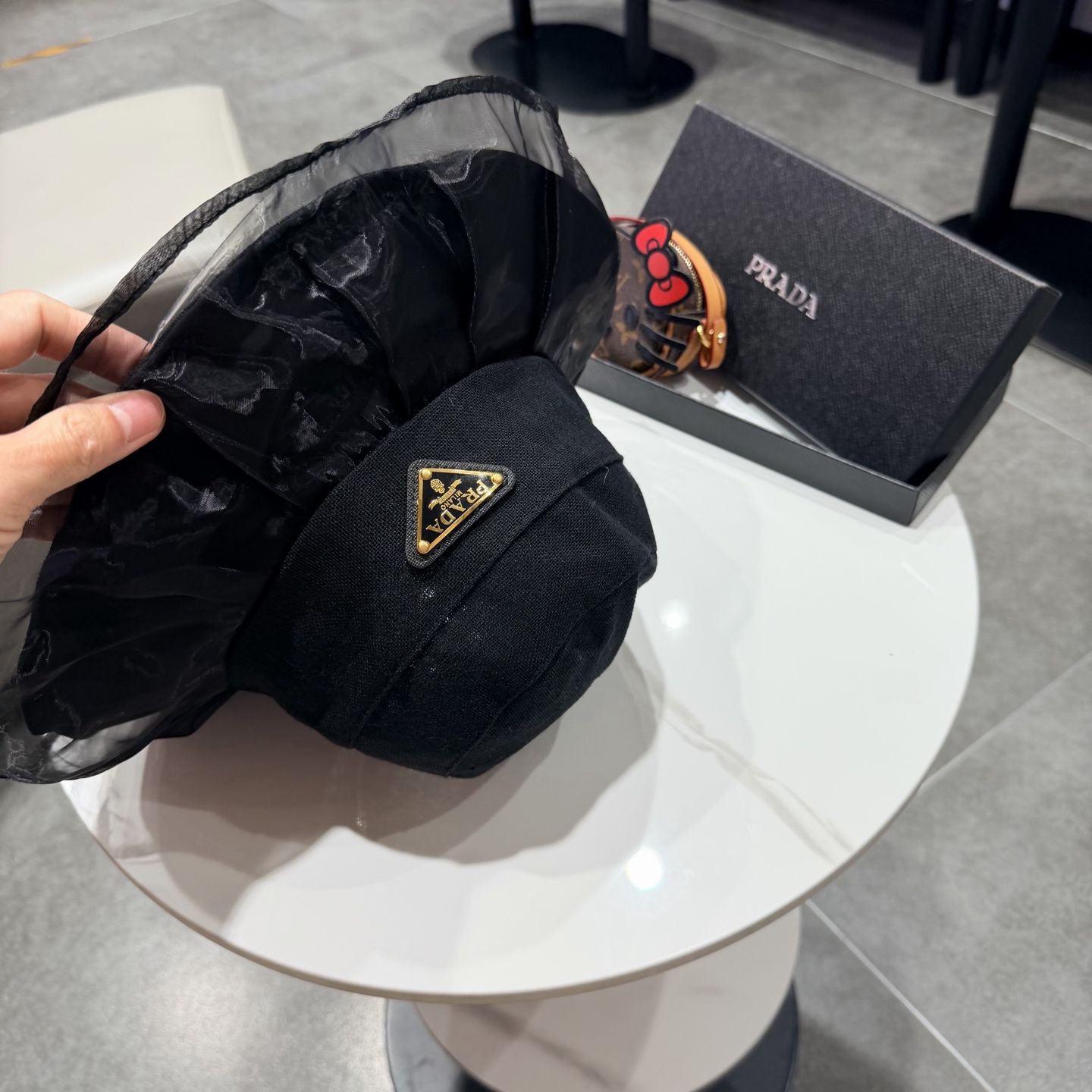 普拉达Prada个性百搭双层欧根纱帽遮显瘦渔夫帽子女春夏时尚平顶帽网红盆帽潮