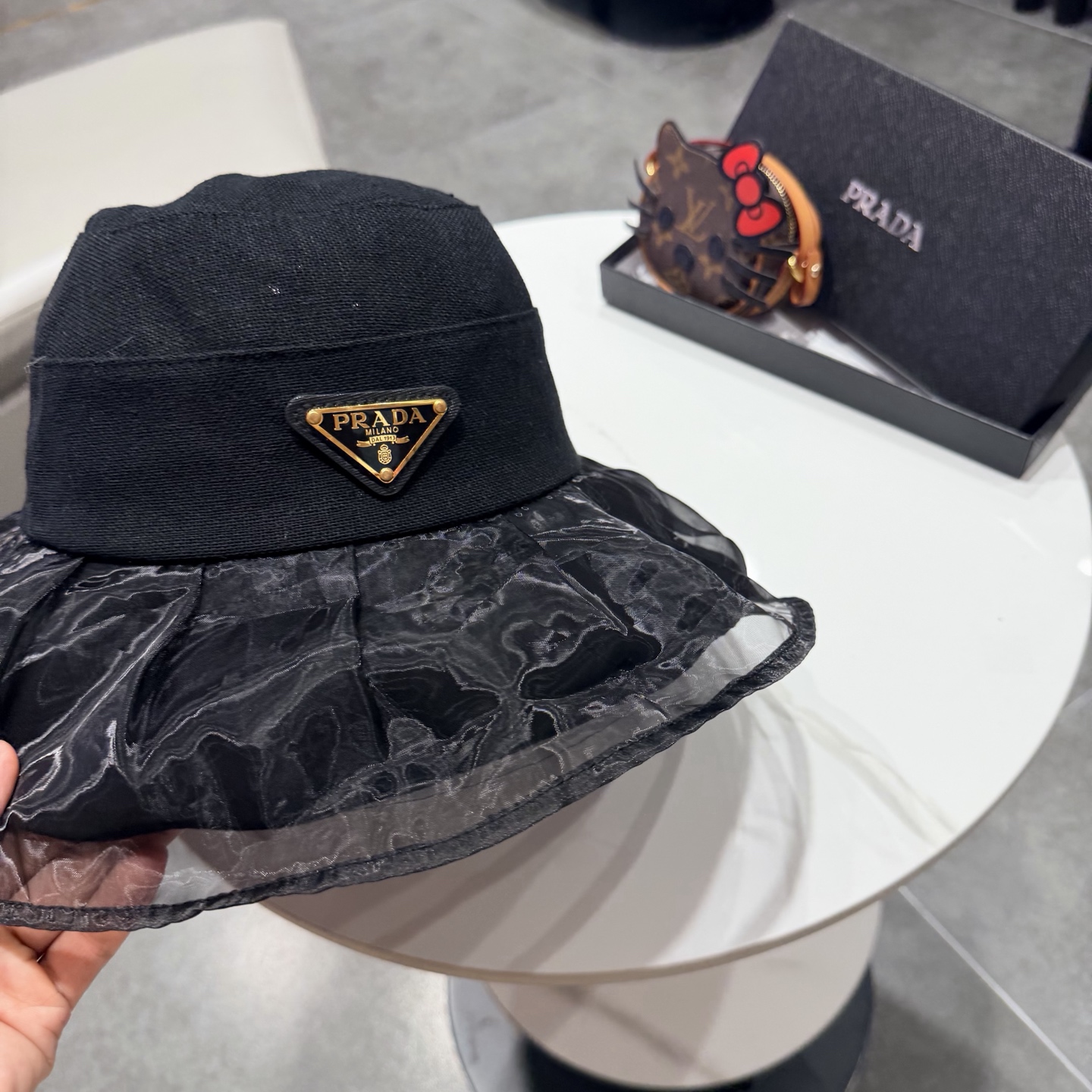 普拉达Prada个性百搭双层欧根纱帽遮显瘦渔夫帽子女春夏时尚平顶帽网红盆帽潮