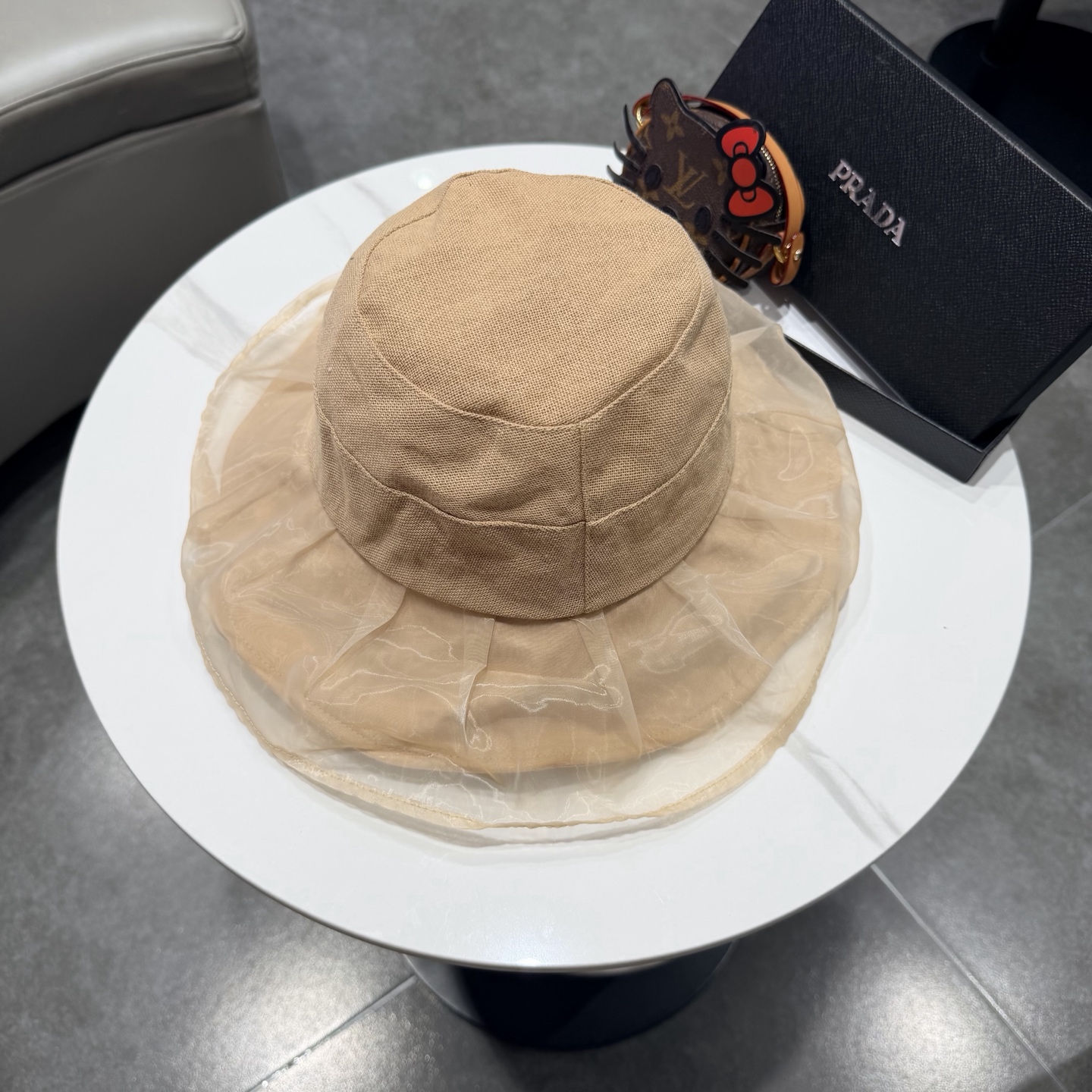 普拉达Prada个性百搭双层欧根纱帽遮显瘦渔夫帽子女春夏时尚平顶帽网红盆帽潮
