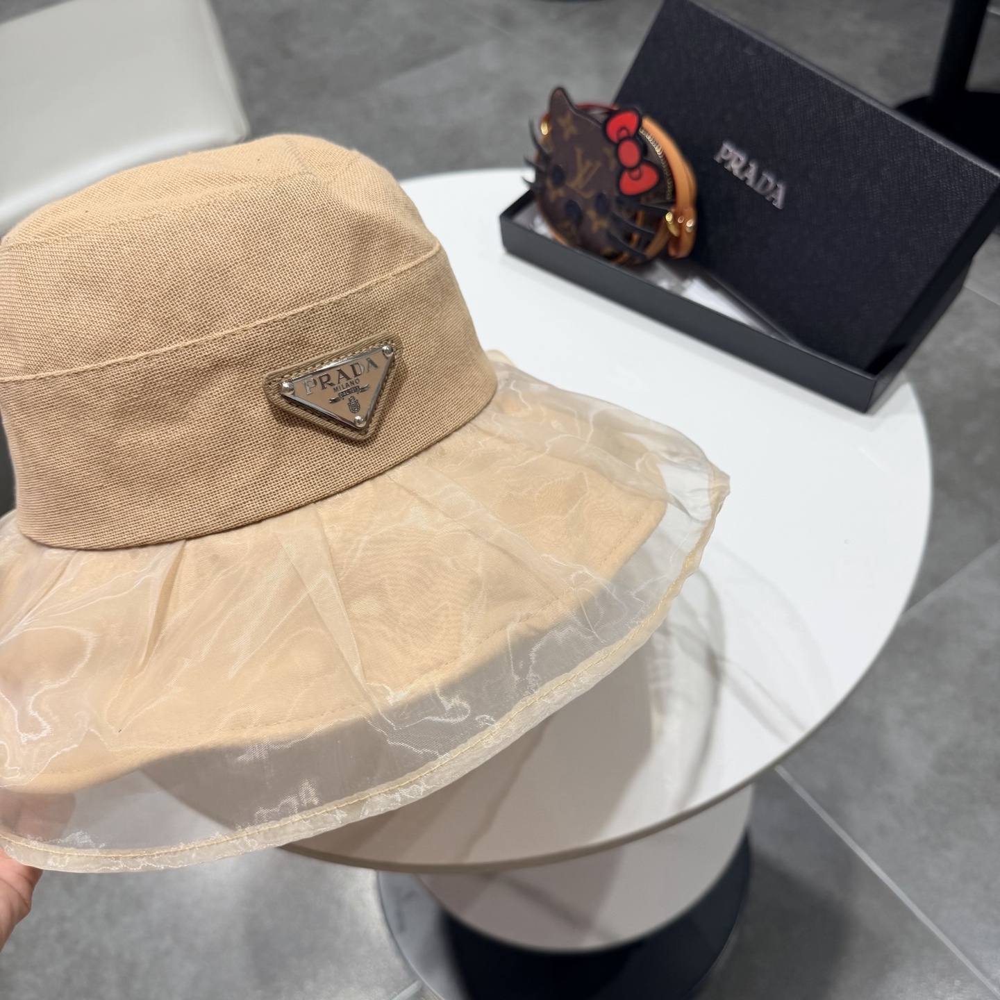 普拉达Prada个性百搭双层欧根纱帽遮显瘦渔夫帽子女春夏时尚平顶帽网红盆帽潮