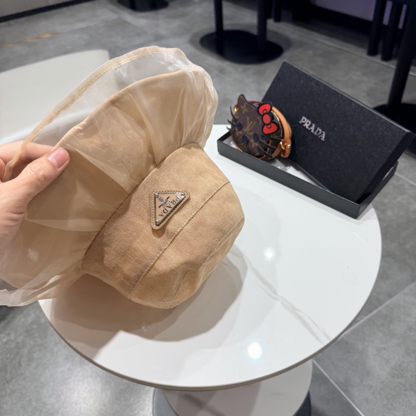 普拉达Prada个性百搭双层欧根纱帽遮显瘦渔夫帽子女春夏时尚平顶帽网红盆帽潮