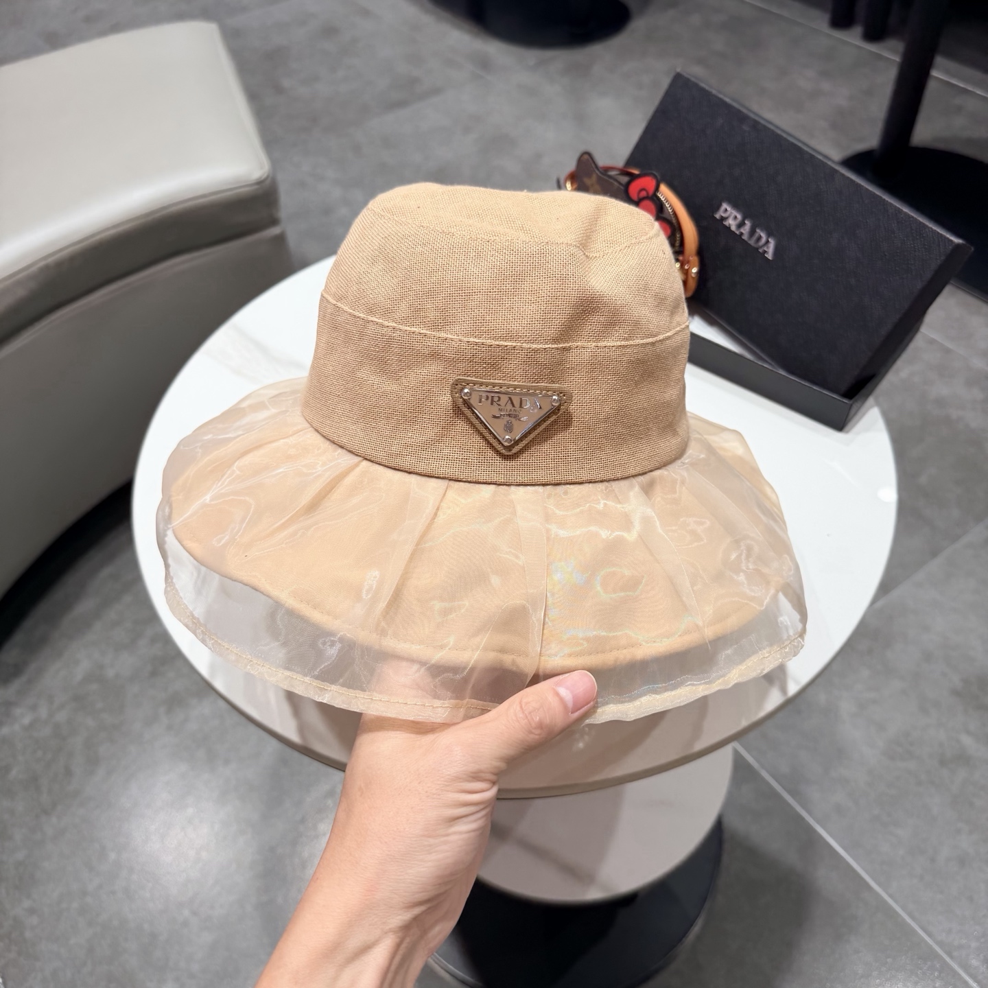 普拉达Prada个性百搭双层欧根纱帽遮显瘦渔夫帽子女春夏时尚平顶帽网红盆帽潮