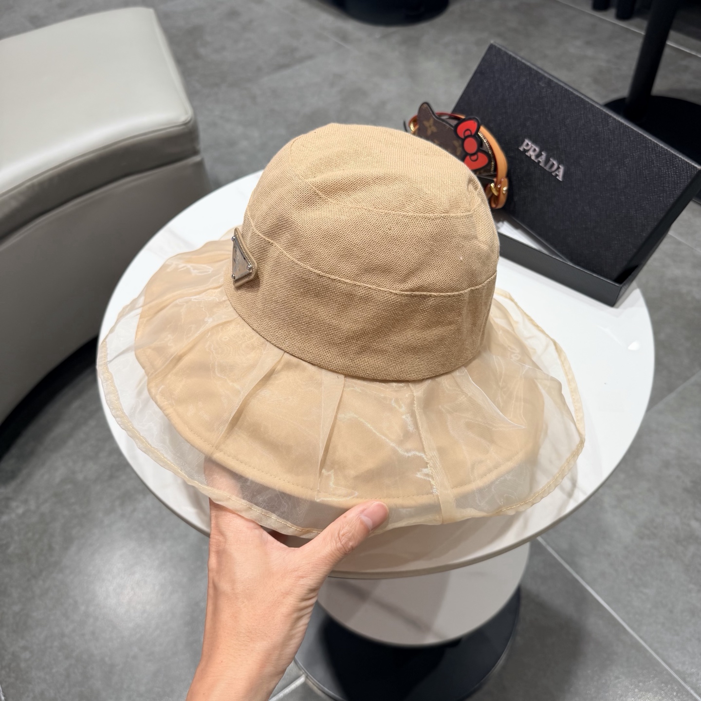 普拉达Prada个性百搭双层欧根纱帽遮显瘦渔夫帽子女春夏时尚平顶帽网红盆帽潮