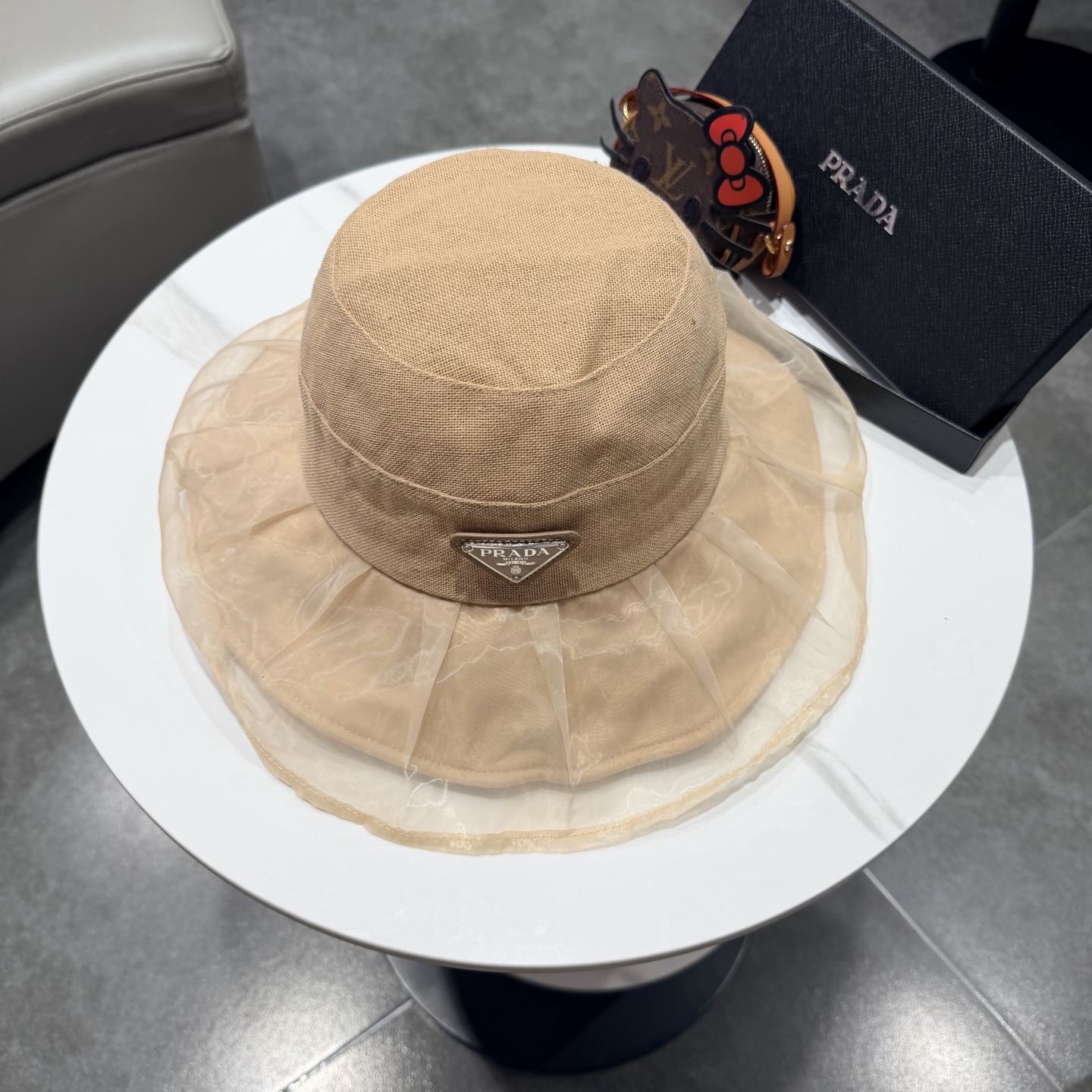 普拉达Prada个性百搭双层欧根纱帽遮显瘦渔夫帽子女春夏时尚平顶帽网红盆帽潮