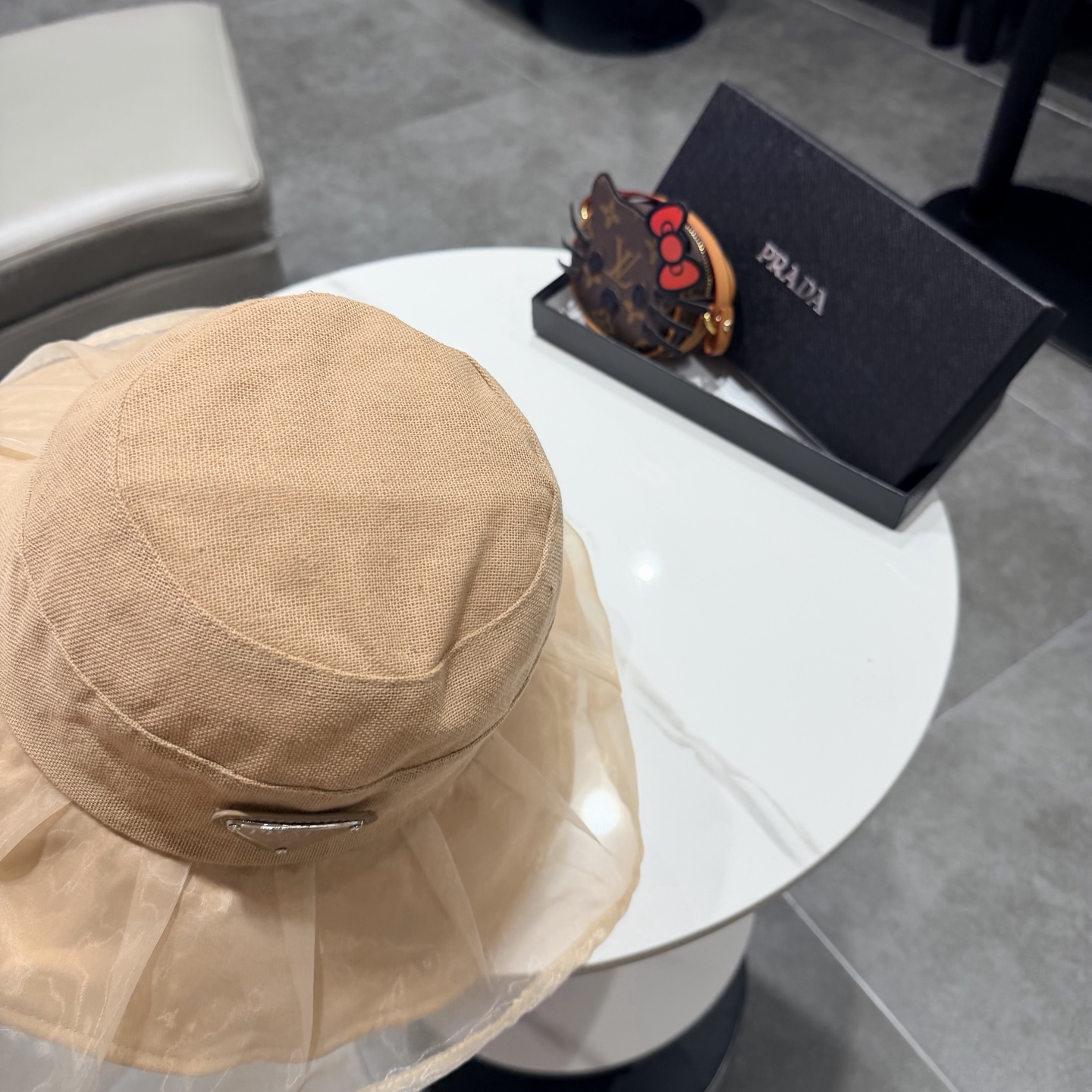 普拉达Prada个性百搭双层欧根纱帽遮显瘦渔夫帽子女春夏时尚平顶帽网红盆帽潮