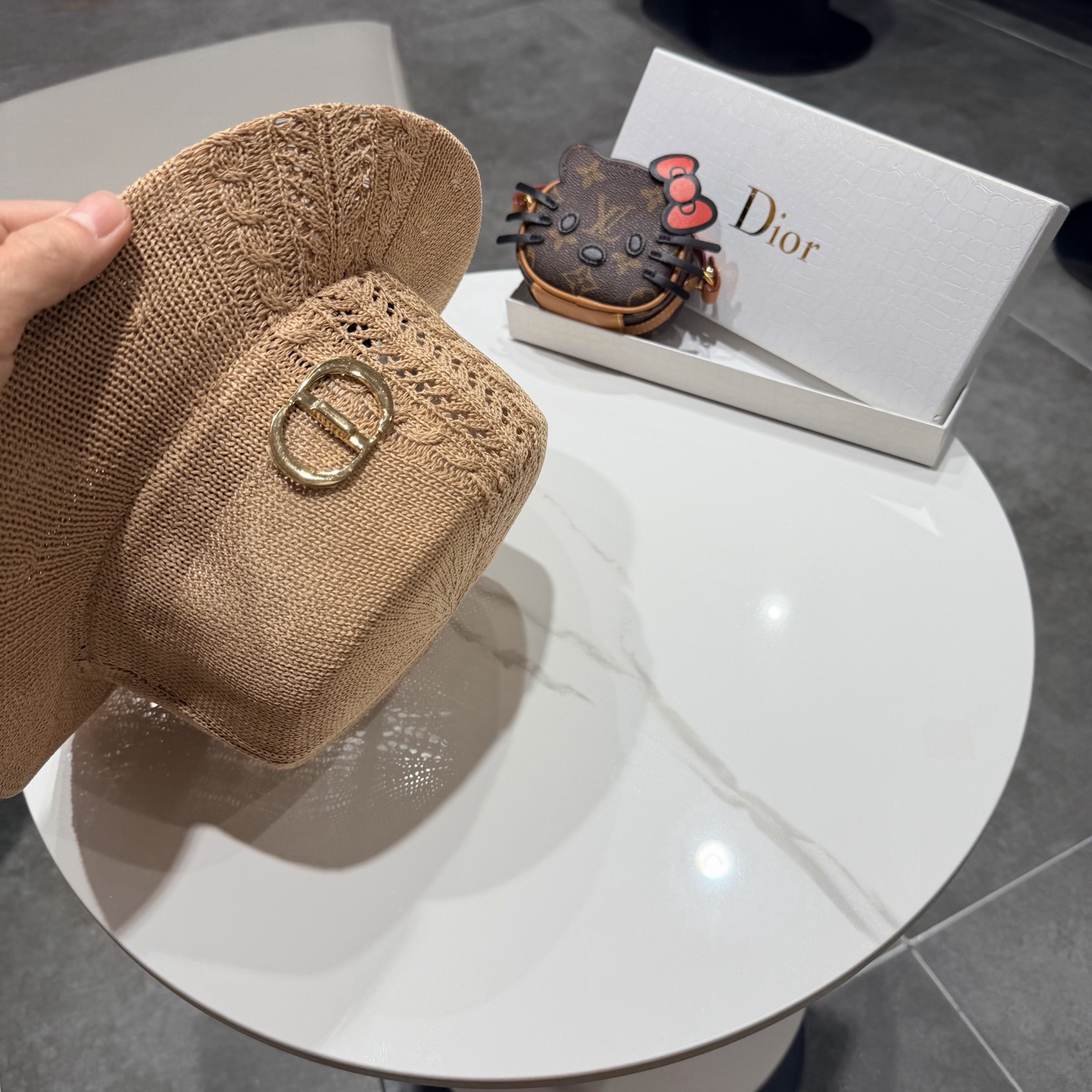 Dior迪奥温柔慵懒风镂空编织平顶礼帽女日系夏季宽檐遮阳帽透气针织帽子