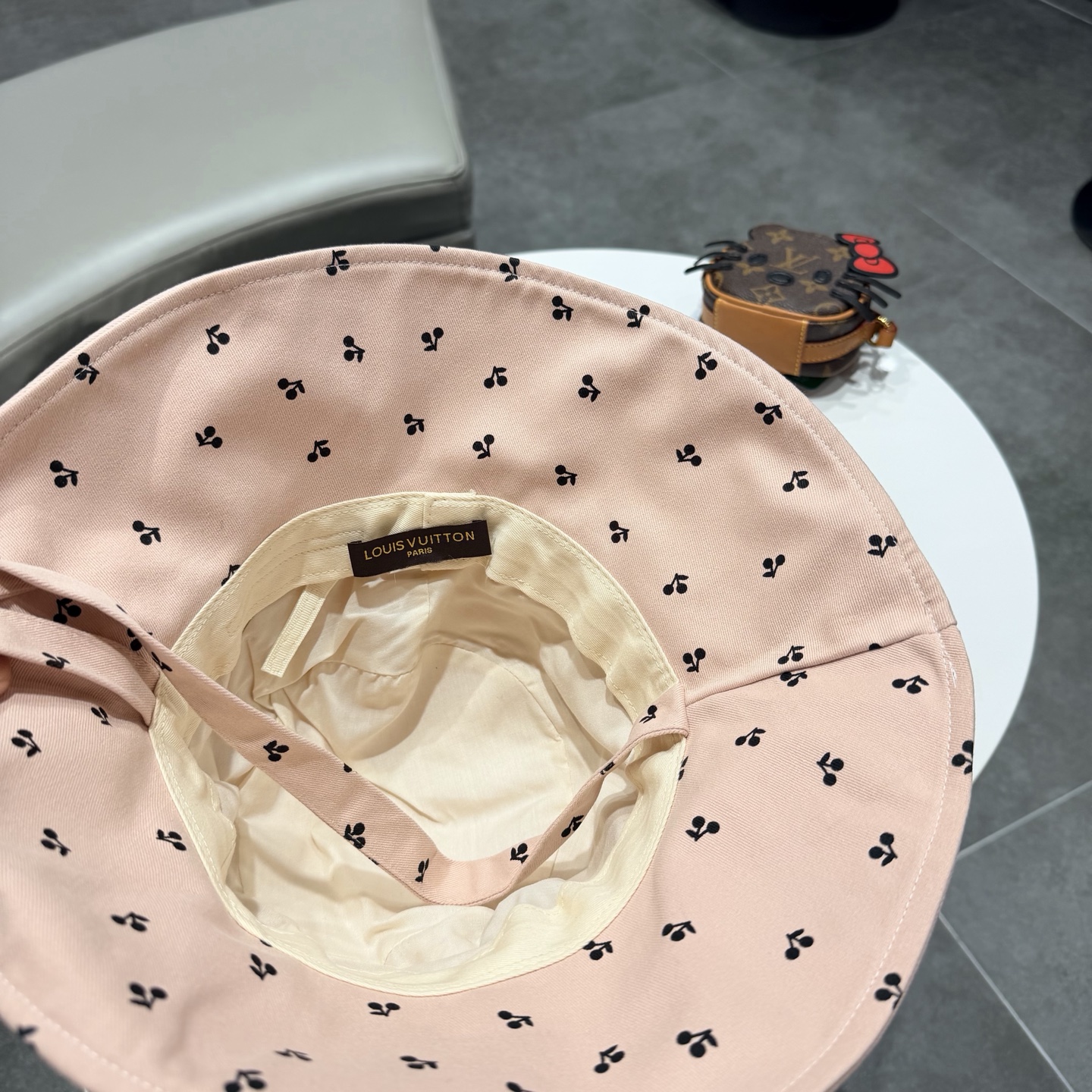 LV路易威登樱桃小丸！小清新樱桃绑带渔夫帽子女春夏大帽檐防晒遮阳帽