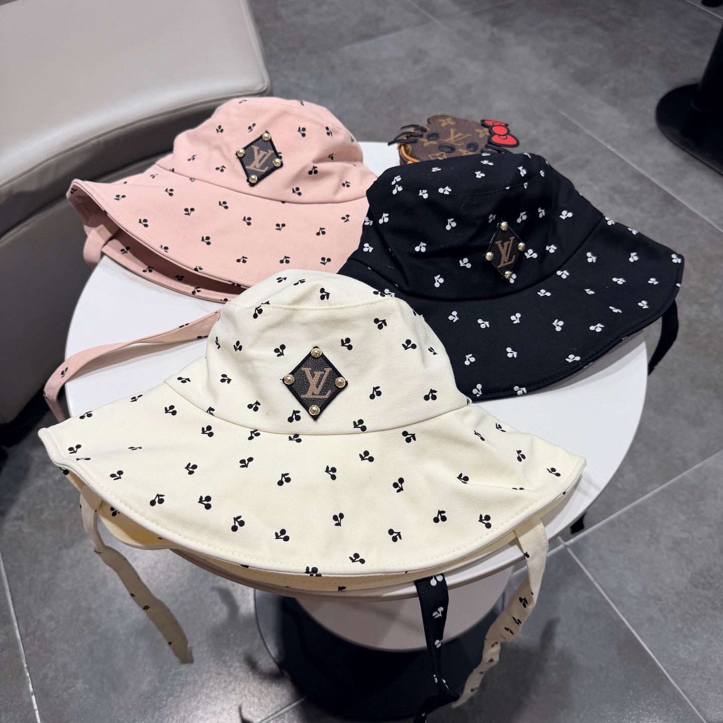 LV路易威登樱桃小丸！小清新樱桃绑带渔夫帽子女春夏大帽檐防晒遮阳帽