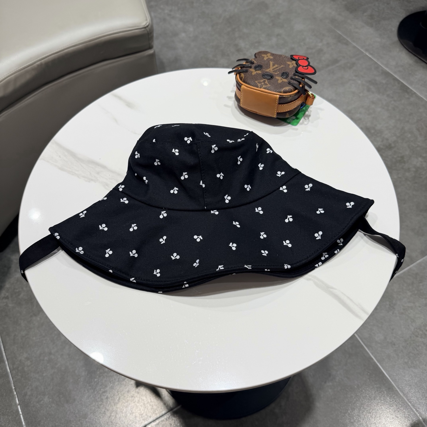 LV路易威登樱桃小丸！小清新樱桃绑带渔夫帽子女春夏大帽檐防晒遮阳帽