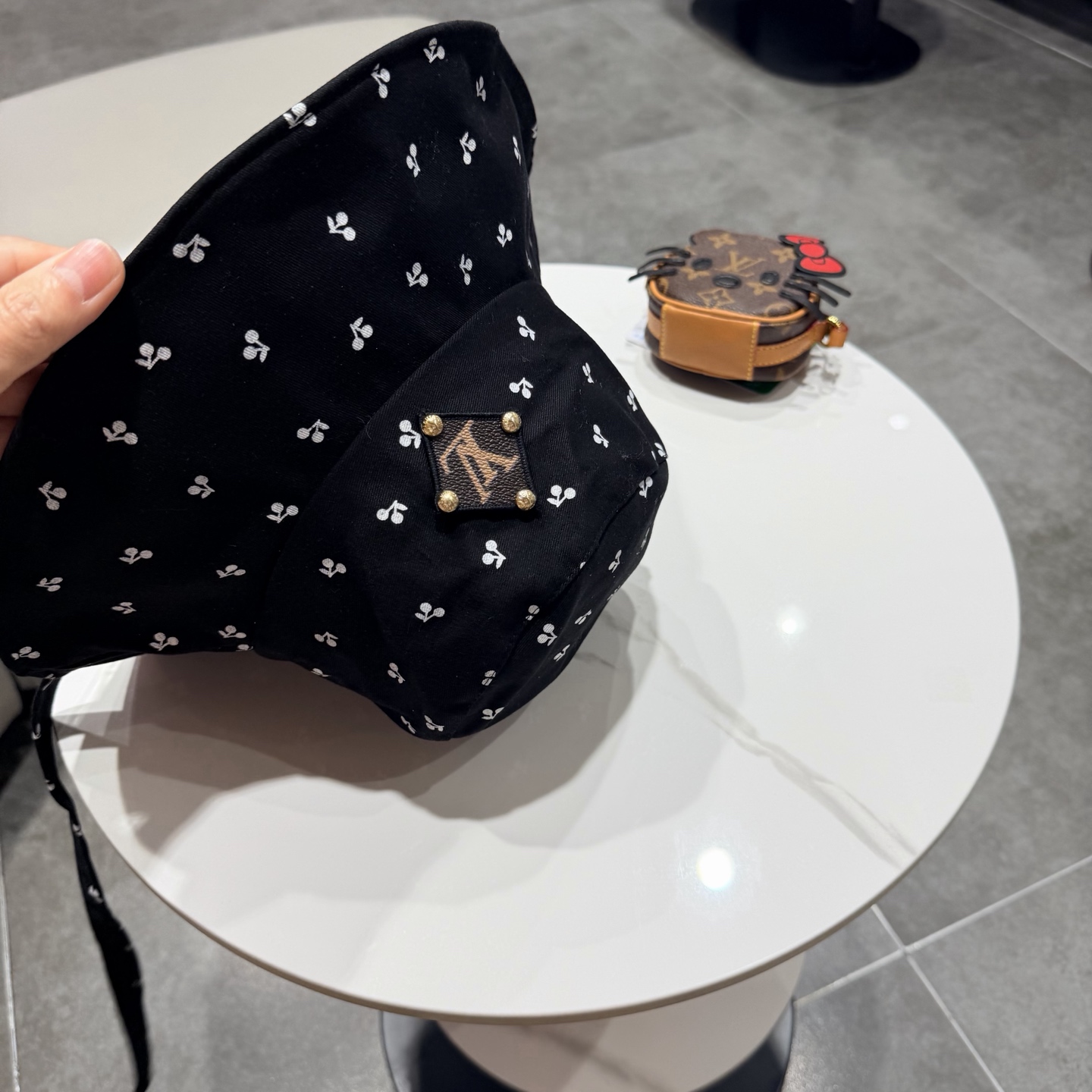 LV路易威登樱桃小丸！小清新樱桃绑带渔夫帽子女春夏大帽檐防晒遮阳帽