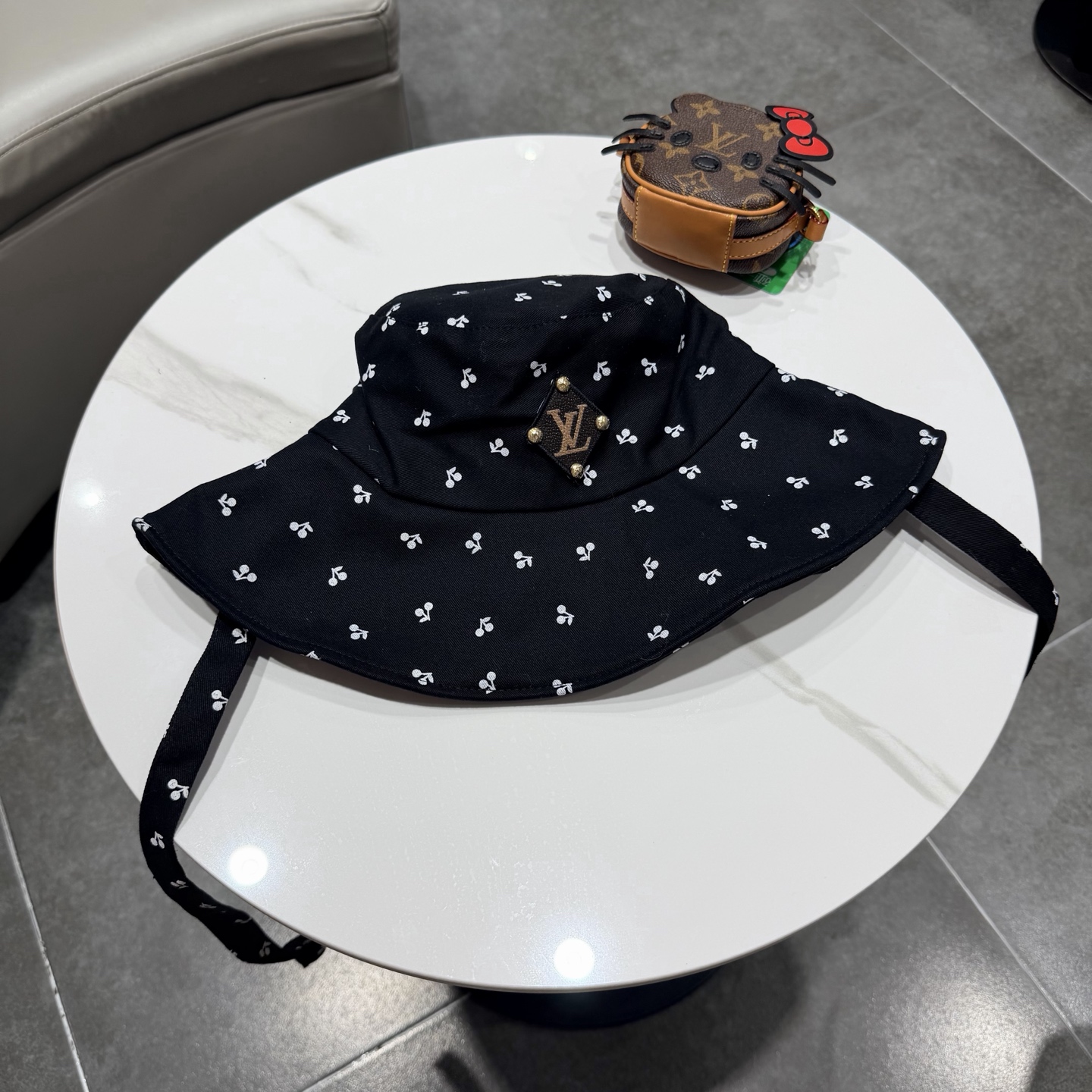 LV路易威登樱桃小丸！小清新樱桃绑带渔夫帽子女春夏大帽檐防晒遮阳帽