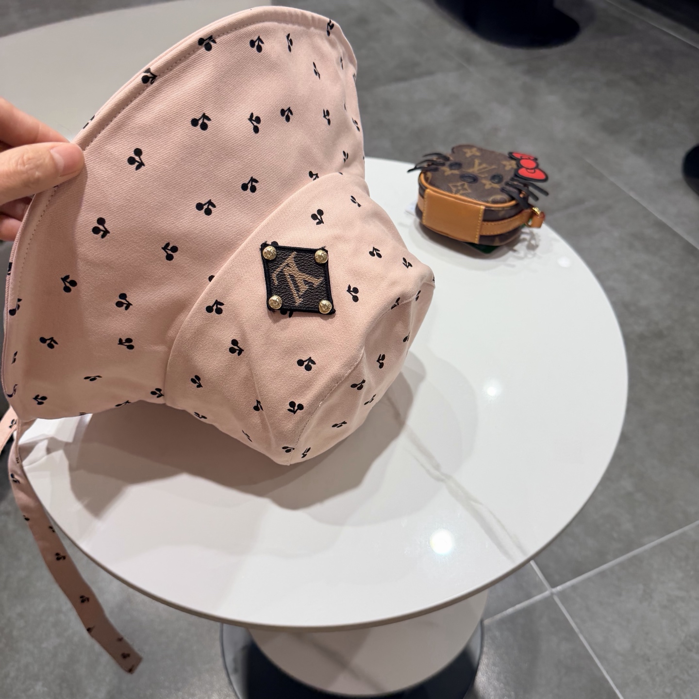 LV路易威登樱桃小丸！小清新樱桃绑带渔夫帽子女春夏大帽檐防晒遮阳帽