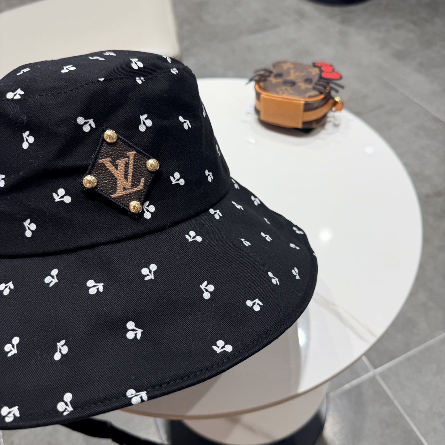 LV路易威登樱桃小丸！小清新樱桃绑带渔夫帽子女春夏大帽檐防晒遮阳帽