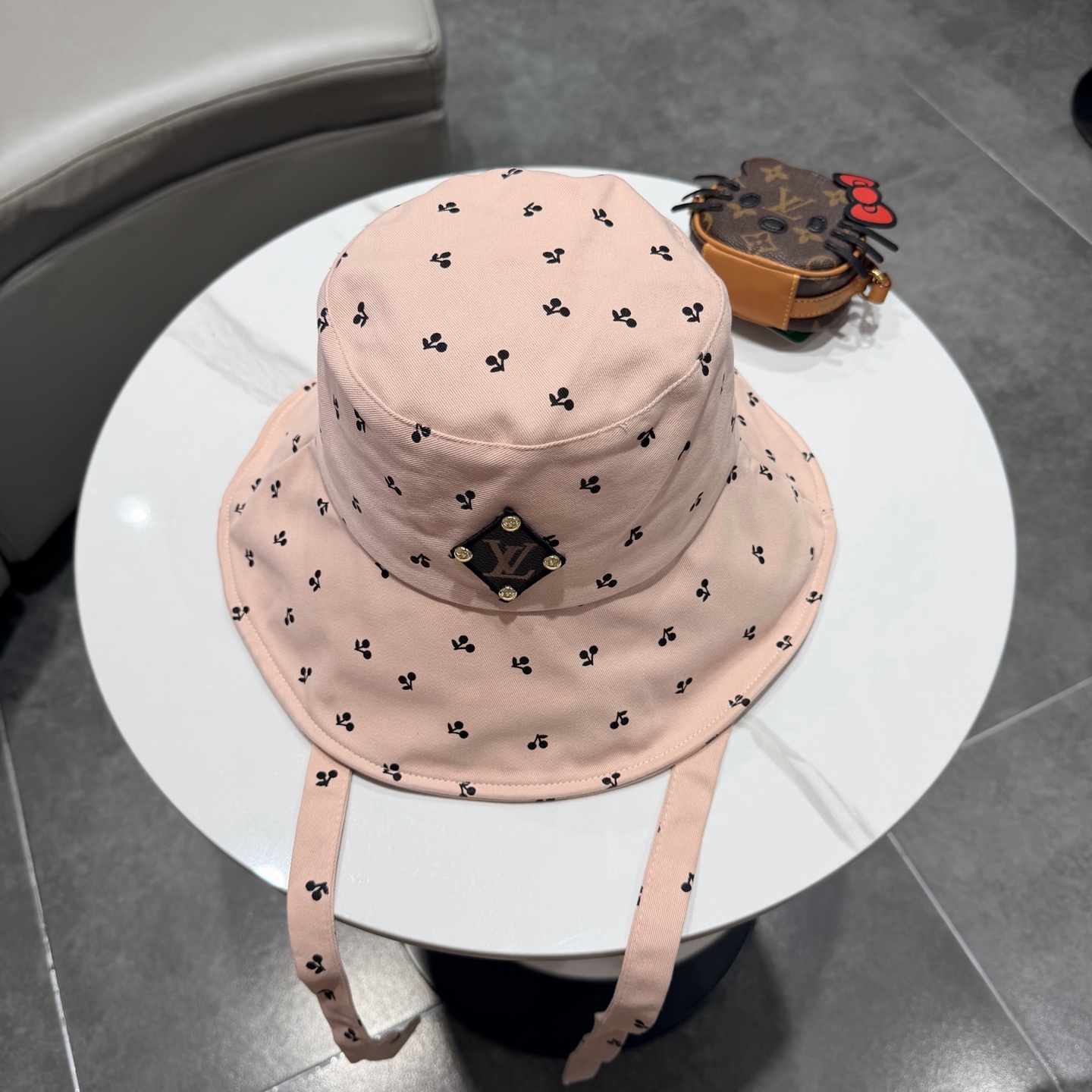 LV路易威登樱桃小丸！小清新樱桃绑带渔夫帽子女春夏大帽檐防晒遮阳帽