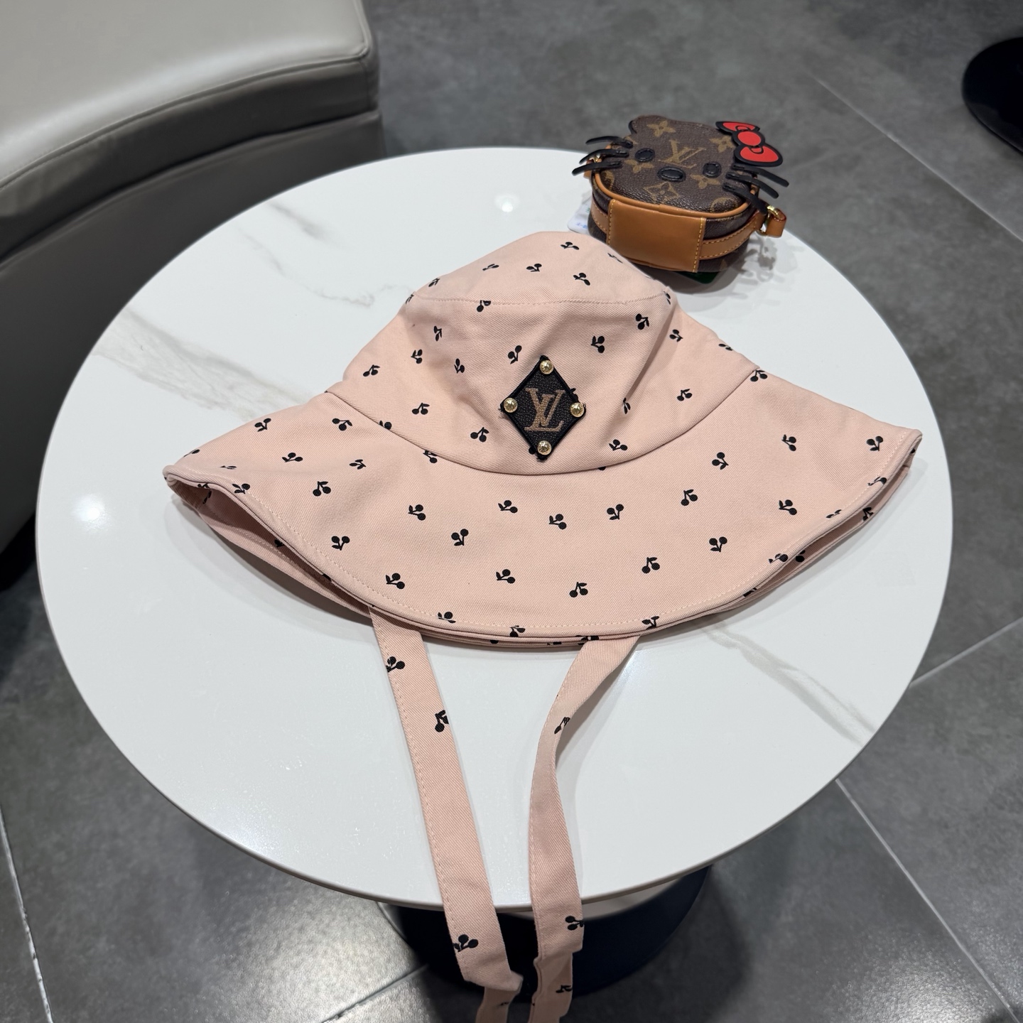LV路易威登樱桃小丸！小清新樱桃绑带渔夫帽子女春夏大帽檐防晒遮阳帽