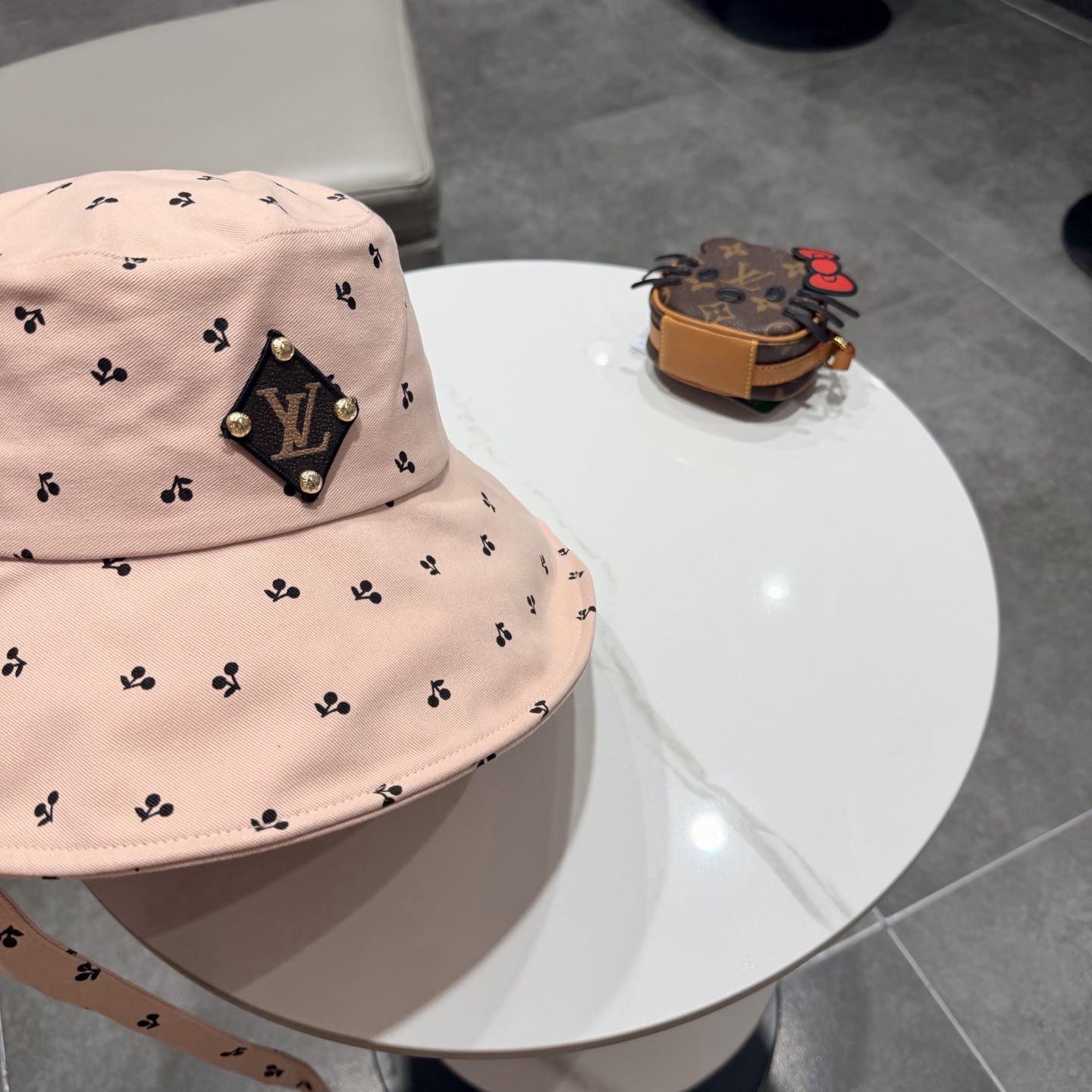 LV路易威登樱桃小丸！小清新樱桃绑带渔夫帽子女春夏大帽檐防晒遮阳帽