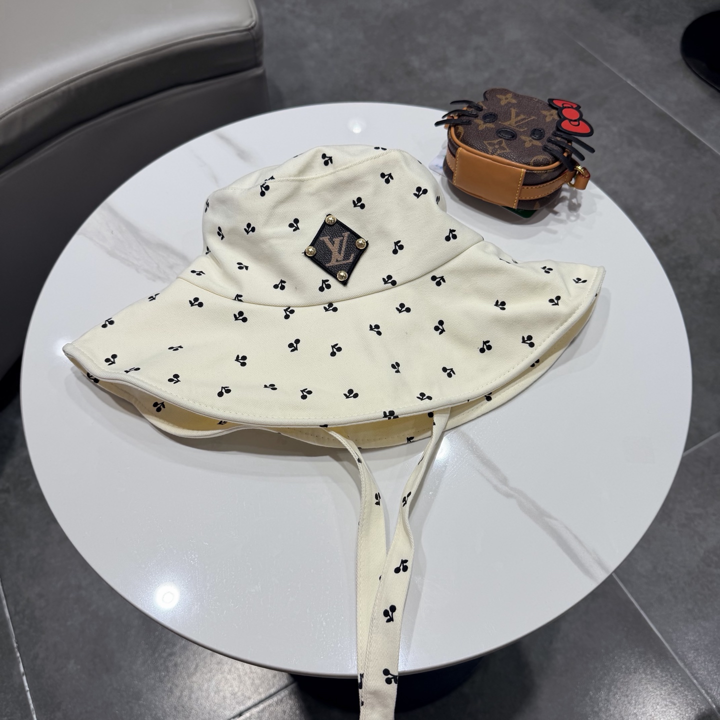 LV路易威登樱桃小丸！小清新樱桃绑带渔夫帽子女春夏大帽檐防晒遮阳帽