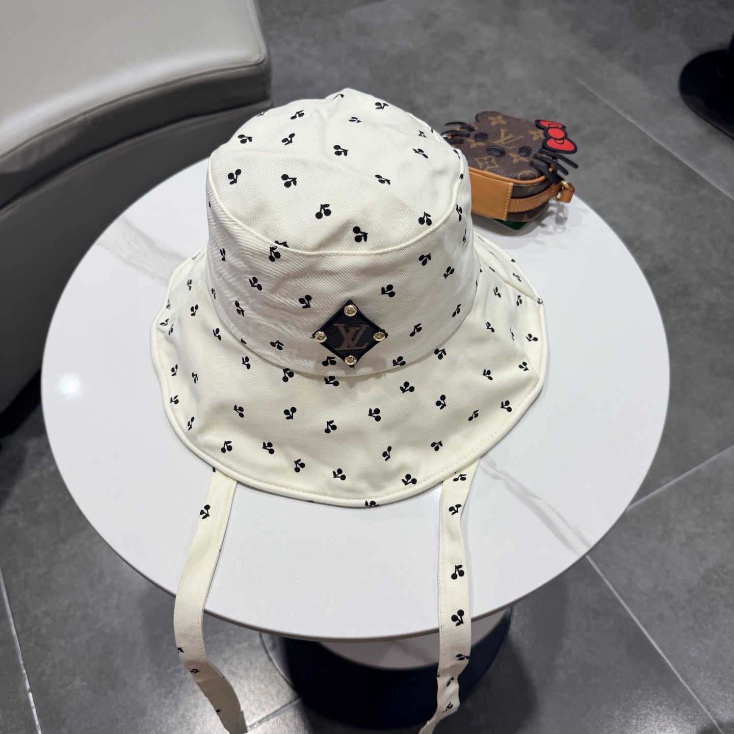 LV路易威登樱桃小丸！小清新樱桃绑带渔夫帽子女春夏大帽檐防晒遮阳帽