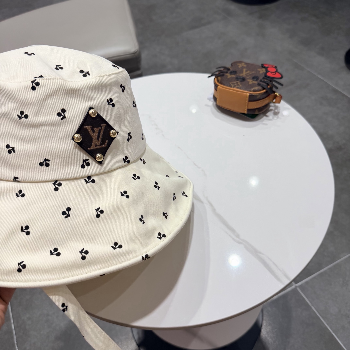 LV路易威登樱桃小丸！小清新樱桃绑带渔夫帽子女春夏大帽檐防晒遮阳帽