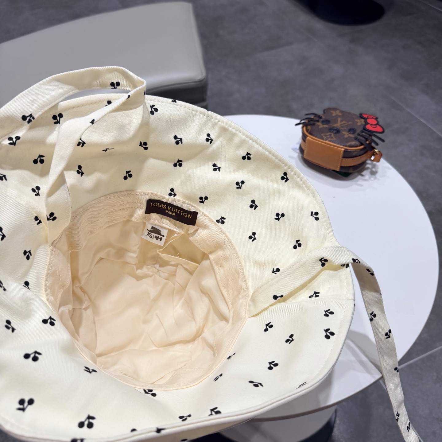 LV路易威登樱桃小丸！小清新樱桃绑带渔夫帽子女春夏大帽檐防晒遮阳帽