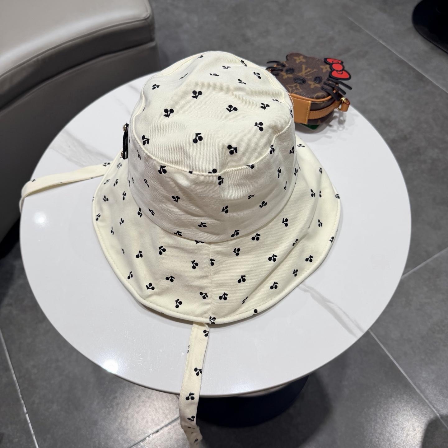 LV路易威登樱桃小丸！小清新樱桃绑带渔夫帽子女春夏大帽檐防晒遮阳帽