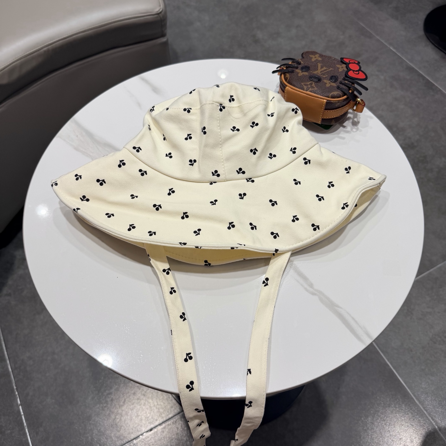 LV路易威登樱桃小丸！小清新樱桃绑带渔夫帽子女春夏大帽檐防晒遮阳帽