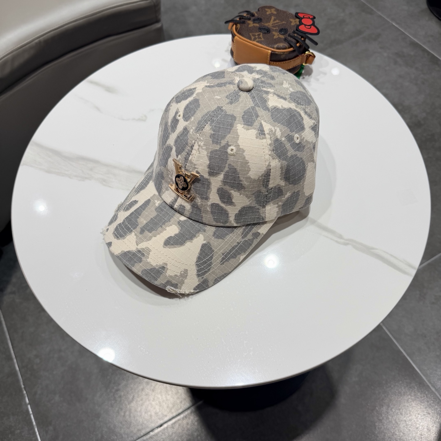 🧢路易威登棒球帽 LouisVuitton😍新款LV棒球帽，重工打造♥️高端大气，百搭款🤗男女通用！