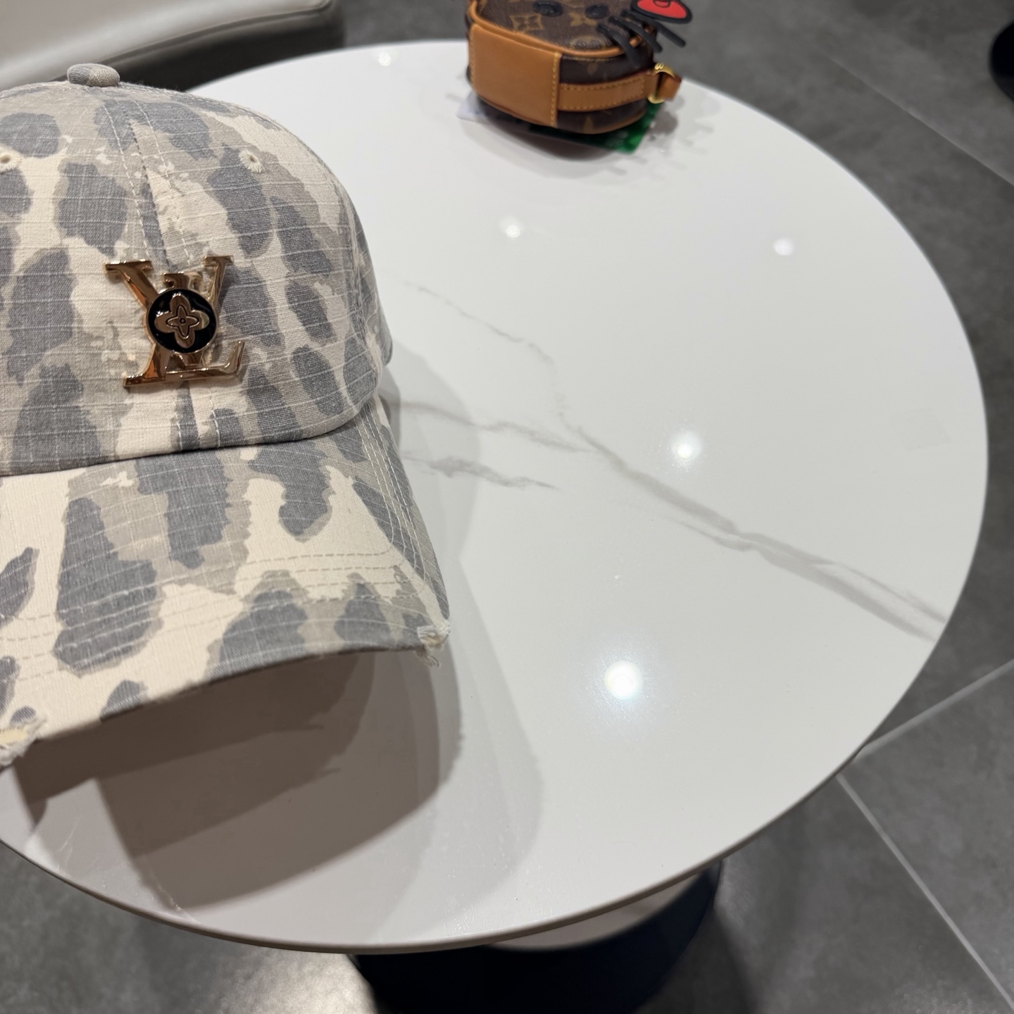 🧢路易威登棒球帽 LouisVuitton😍新款LV棒球帽，重工打造♥️高端大气，百搭款🤗男女通用！